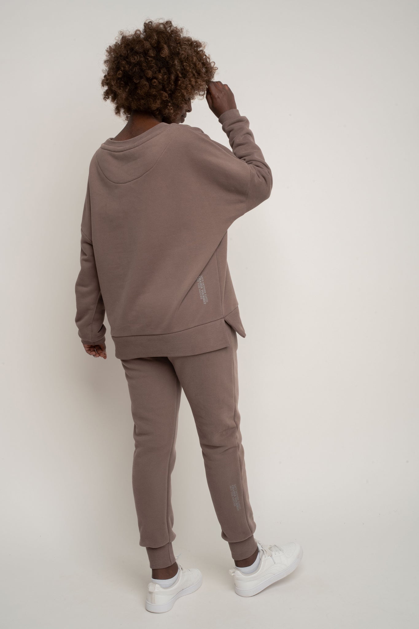 BLUZA OVERSIZE Z SZEROKIM DEKOLTEM CAPPUCCINO - MULL