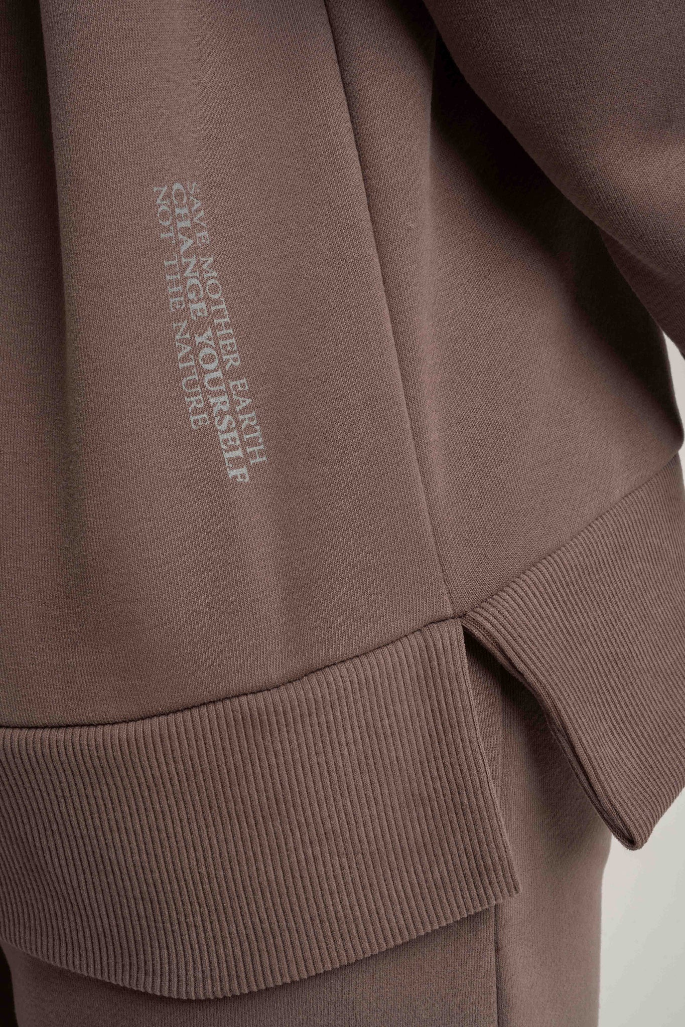 BLUZA OVERSIZE Z SZEROKIM DEKOLTEM CAPPUCCINO - MULL