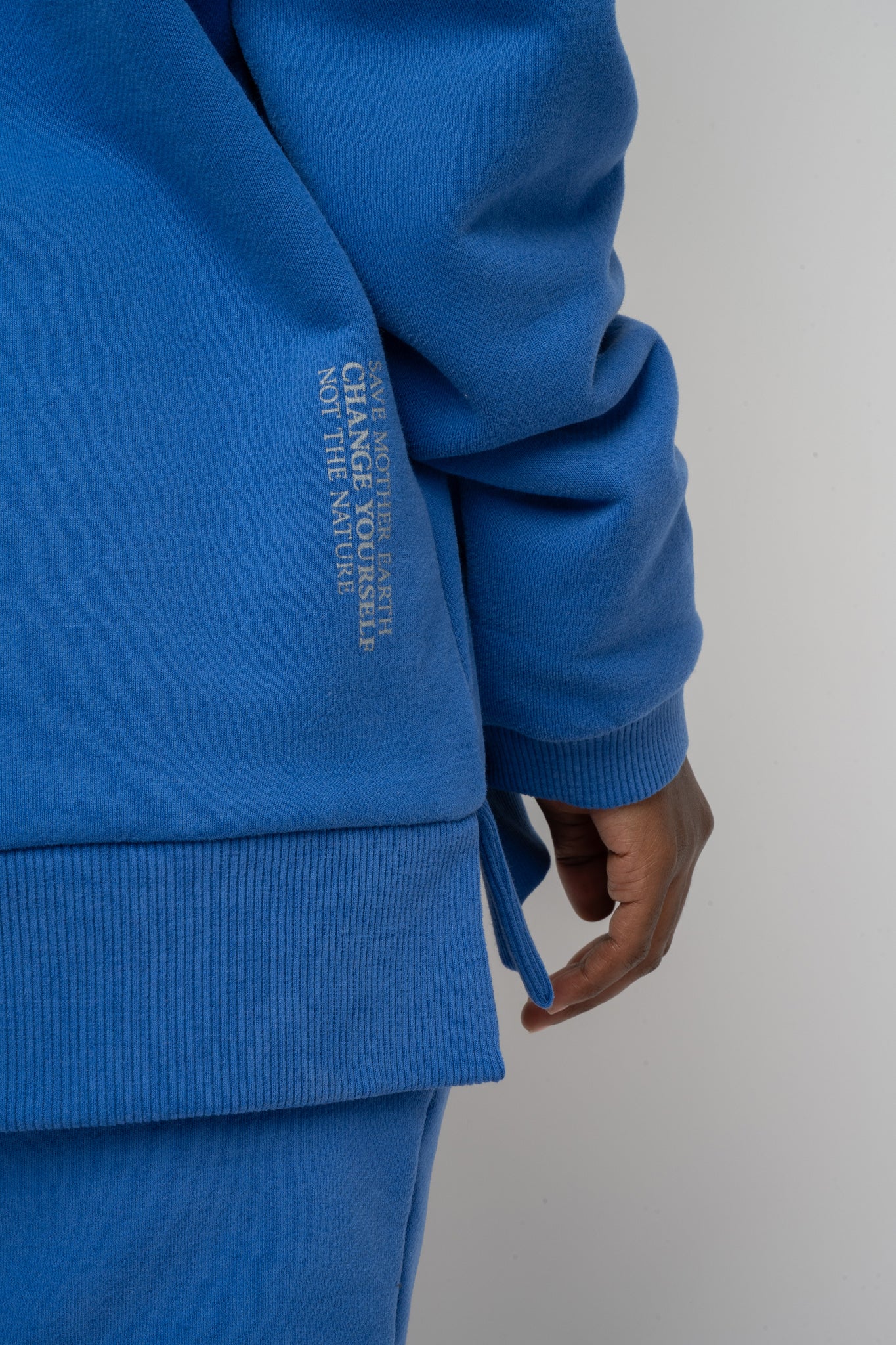 BLUZA OVERSIZE Z SZEROKIM DEKOLTEM CHABROWY  - MULL