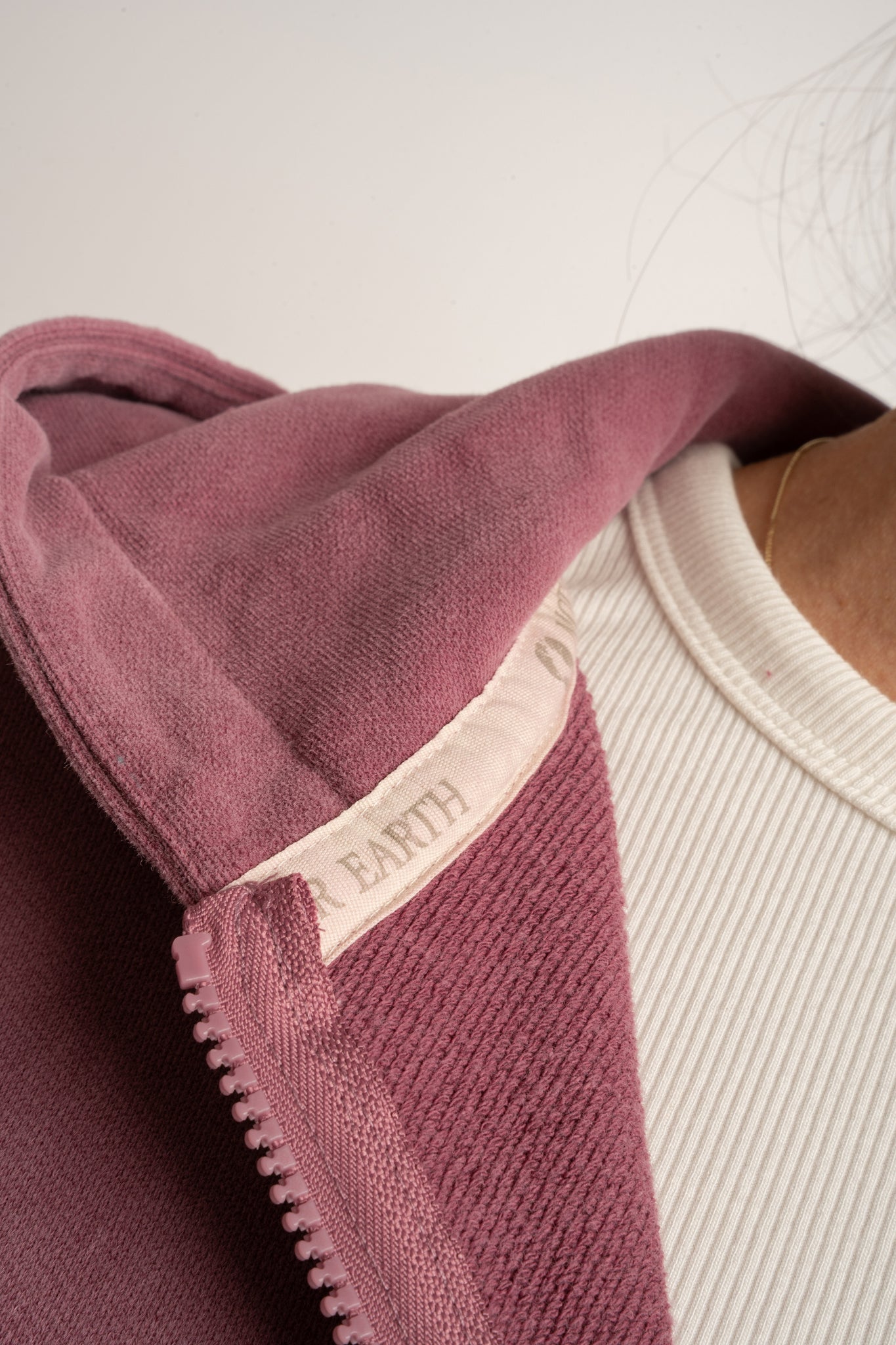 BLUZA Z KAPTUREM Z EFEKTEM WASHED ZGASZONY BURGUND - SKAGEN