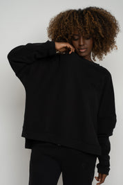 BLUZA O KROJU REGULAR FIT Z DŁUŻSZYM TYŁEM CZARNA - COOK