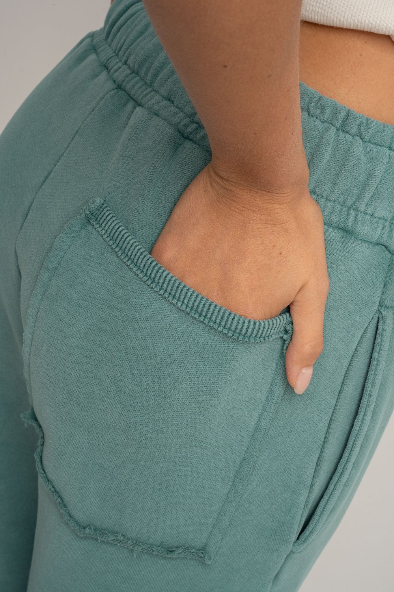 SPODNIE DRESOWE TYPU JOGGER Z EFEKTEM WASHED MORSKIE - ODENSE