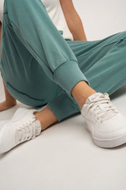 SPODNIE DRESOWE TYPU JOGGER Z EFEKTEM WASHED MORSKIE - ODENSE