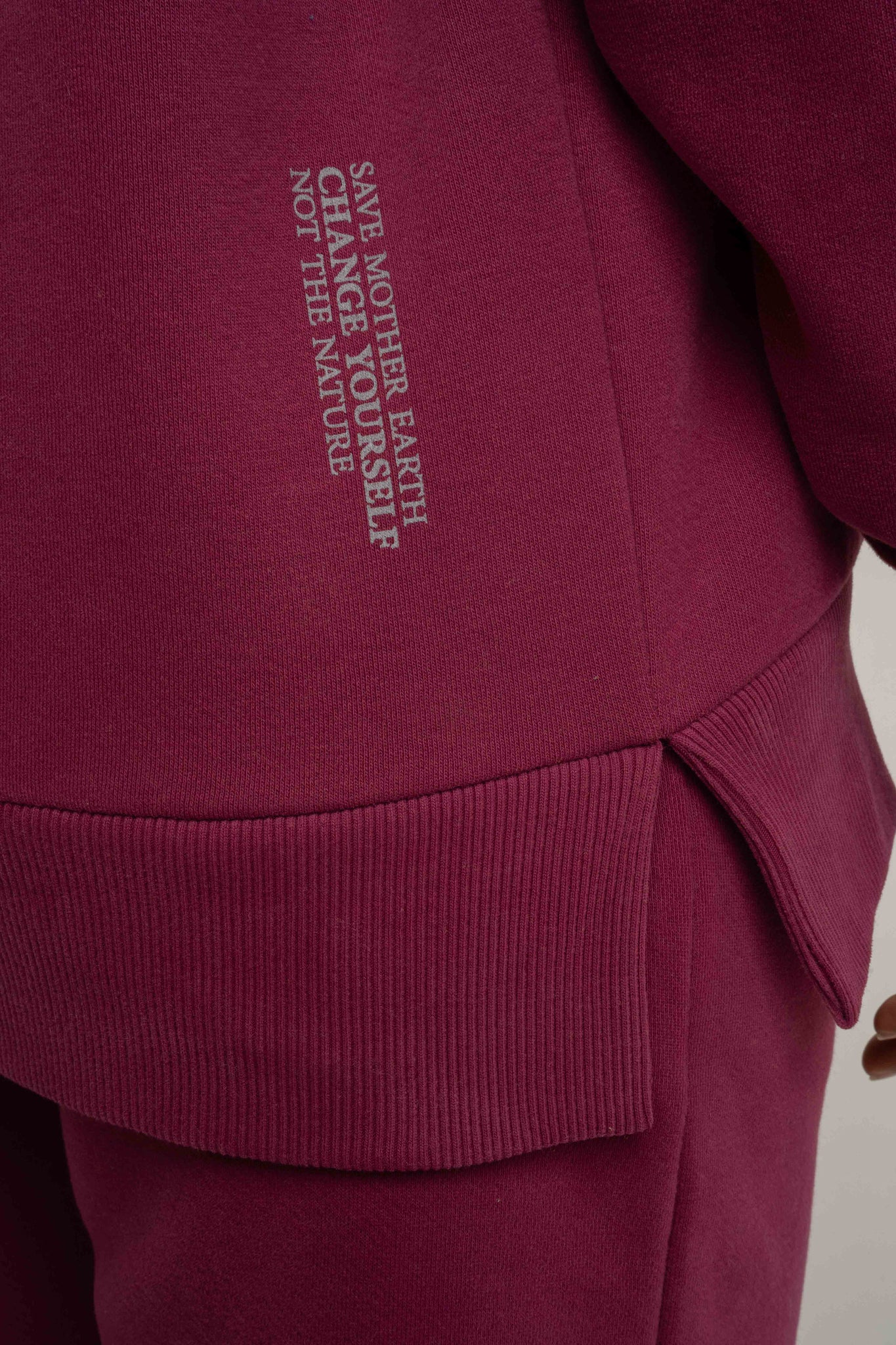 BLUZA OVERSIZE Z SZEROKIM DEKOLTEM BURGUNDOWA - MULL