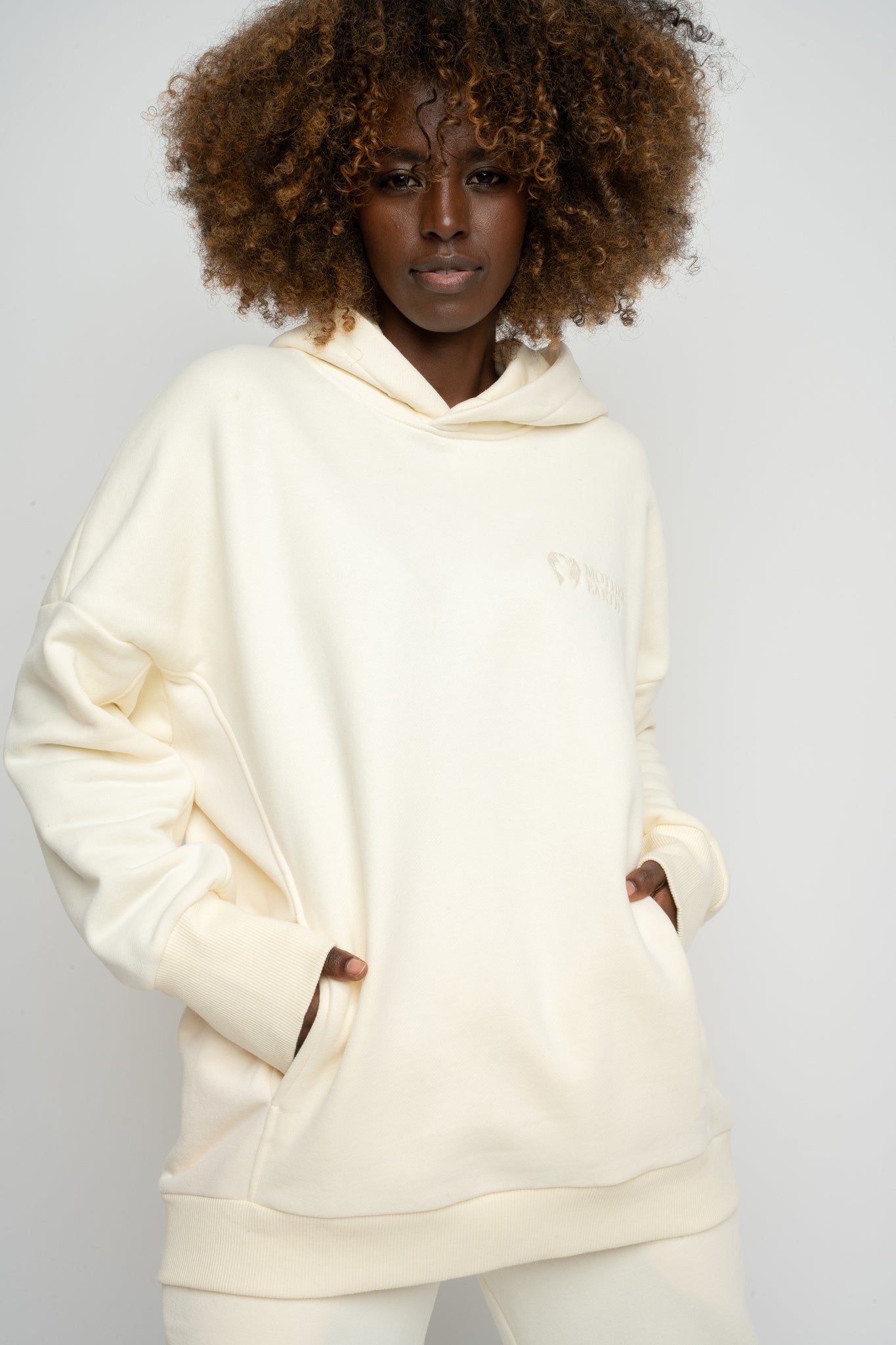 BLUZA OVERSIZE Z KAPTUREM ECRU - EGERIA