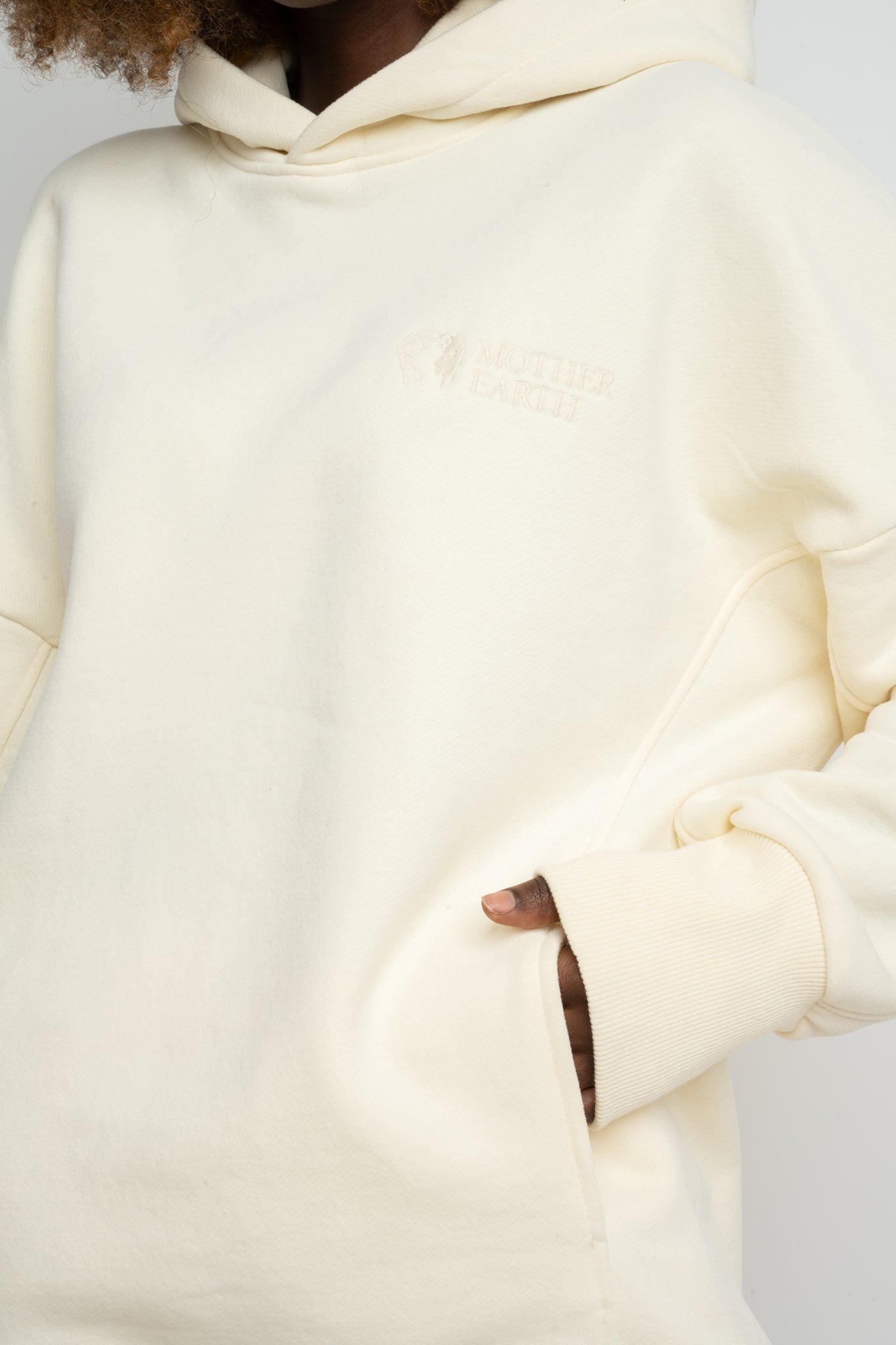 BLUZA OVERSIZE Z KAPTUREM ECRU - EGERIA