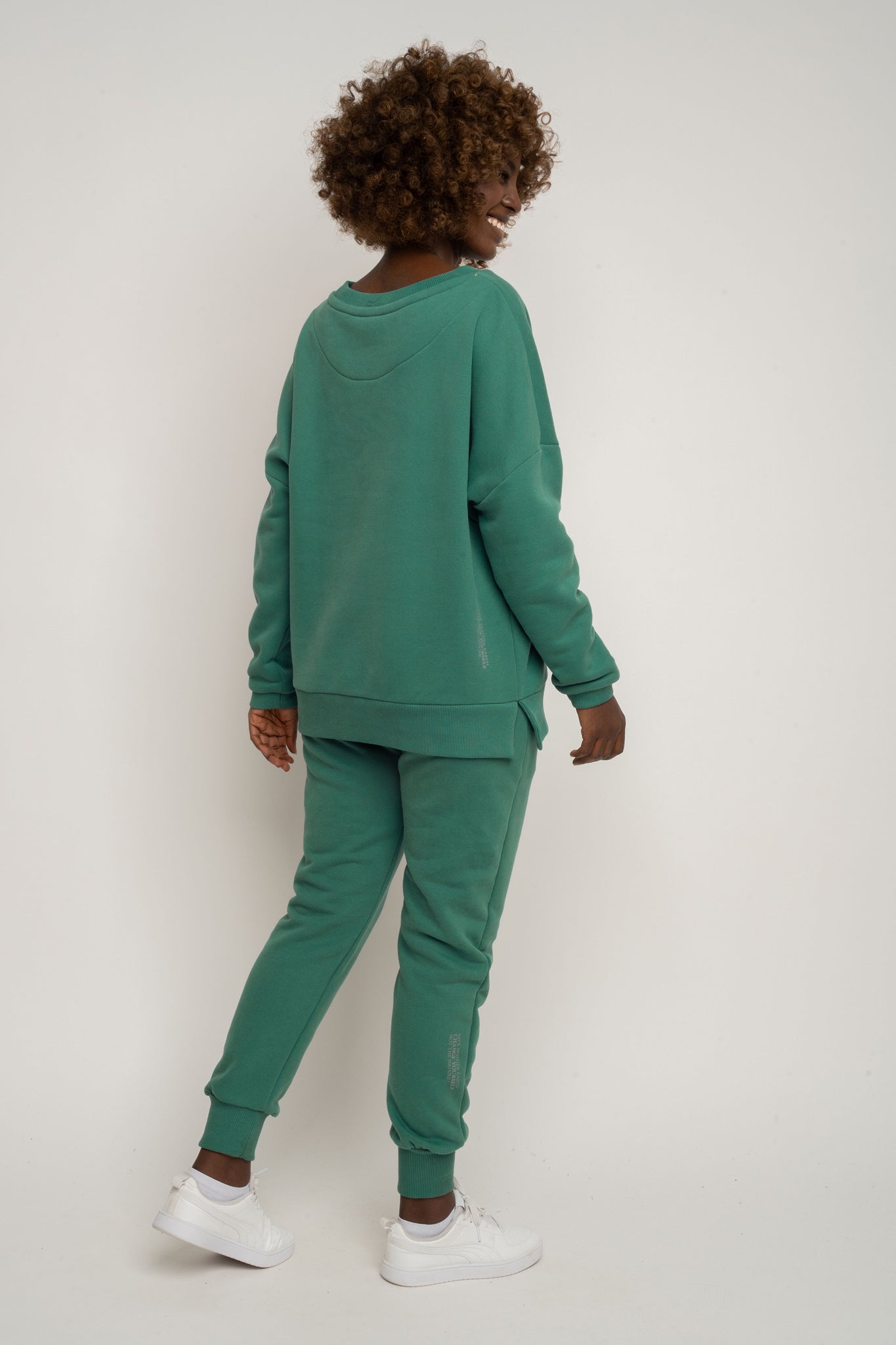 BLUZA OVERSIZE Z SZEROKIM DEKOLTEM ZIELONA - MULL