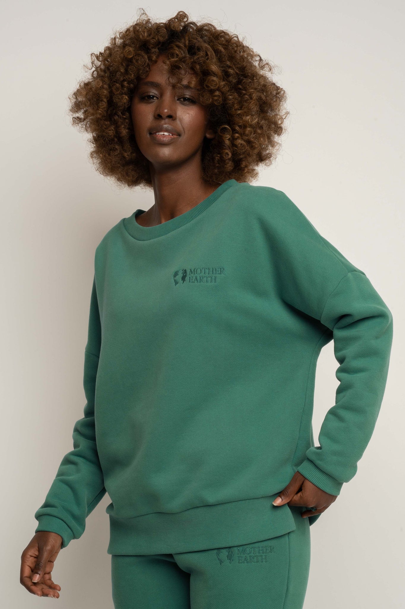 BLUZA OVERSIZE Z SZEROKIM DEKOLTEM ZIELONA - MULL