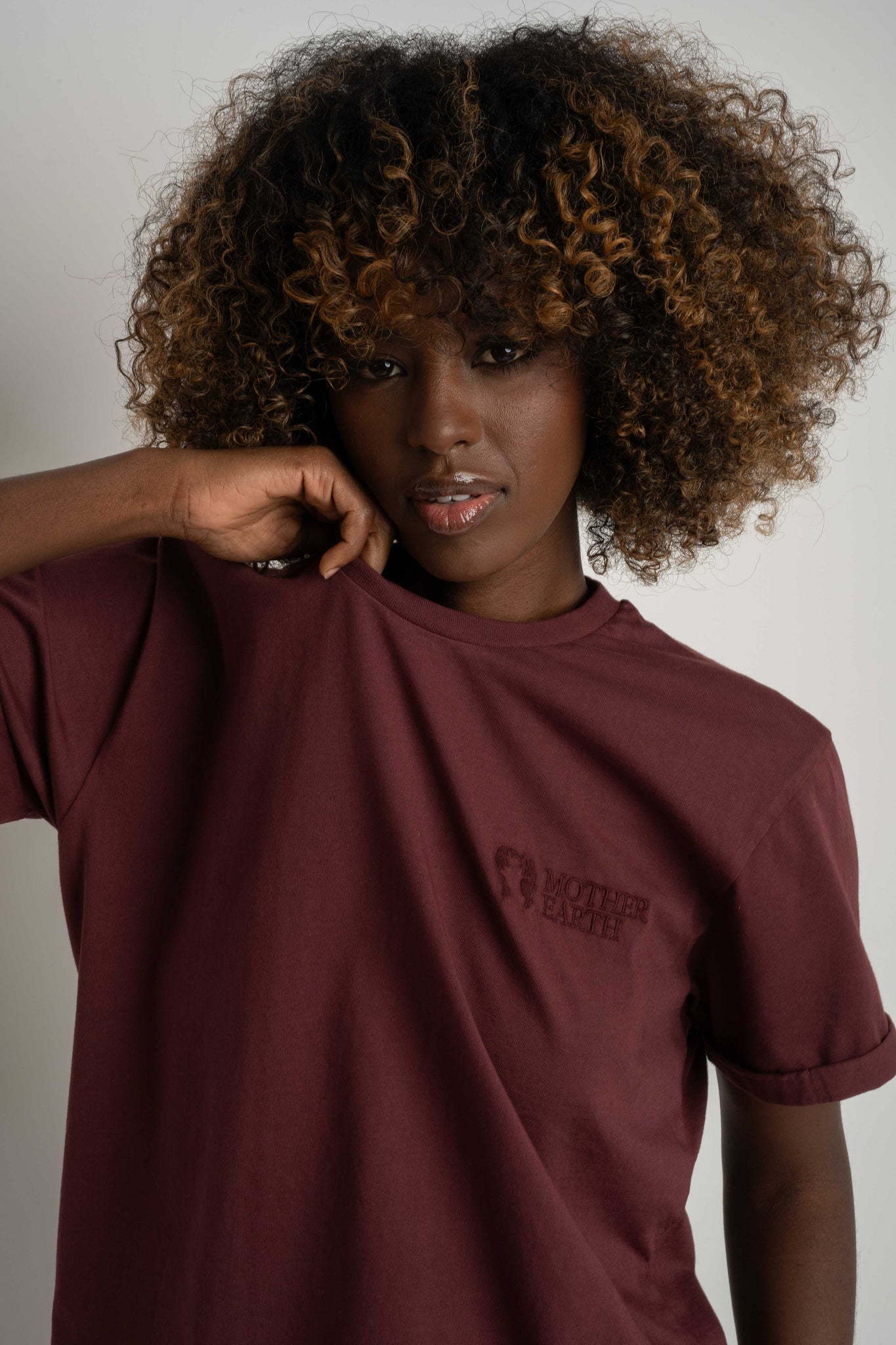 OVERSIZED T-SHIRT WITH A DELICATE WASH EFFECT, BURGUNDY - MORAINE