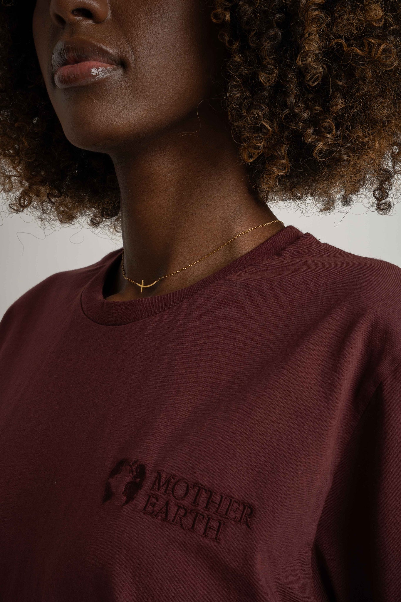 OVERSIZED T-SHIRT WITH A DELICATE WASH EFFECT, BURGUNDY - MORAINE