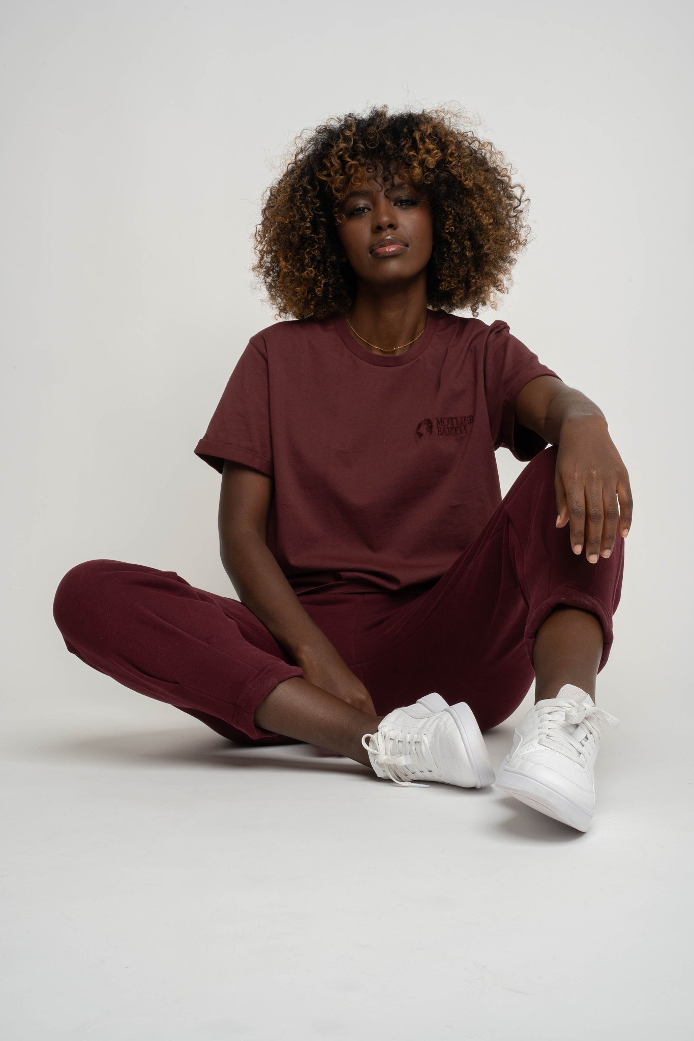 OVERSIZED T-SHIRT WITH A DELICATE WASH EFFECT, BURGUNDY - MORAINE
