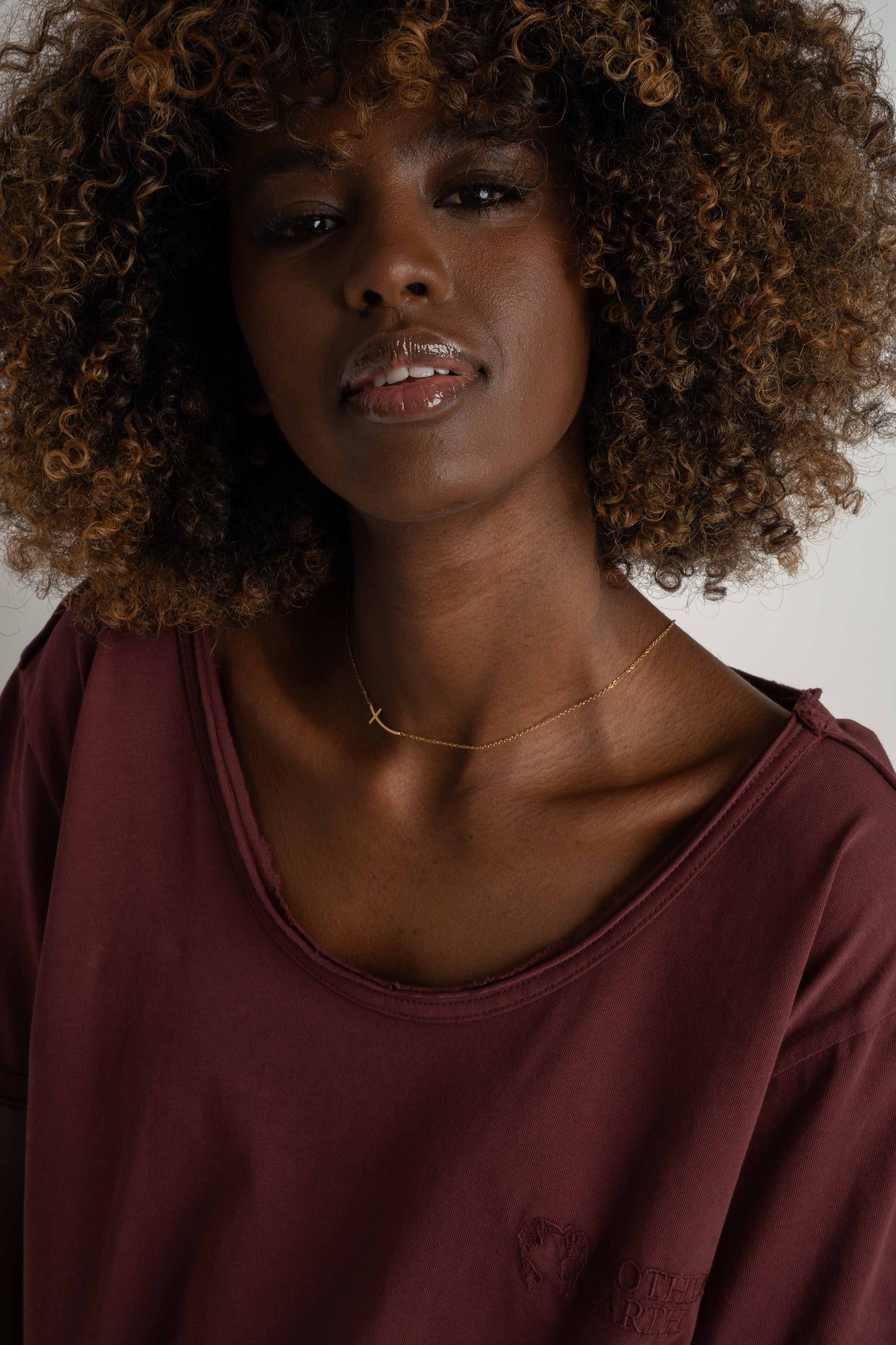 OVERSIZED T-SHIRT WITH A DELICATE WASH EFFECT, BURGUNDY - NUSA