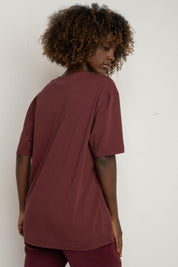 OVERSIZED T-SHIRT WITH A DELICATE WASH EFFECT, BURGUNDY - FLORES