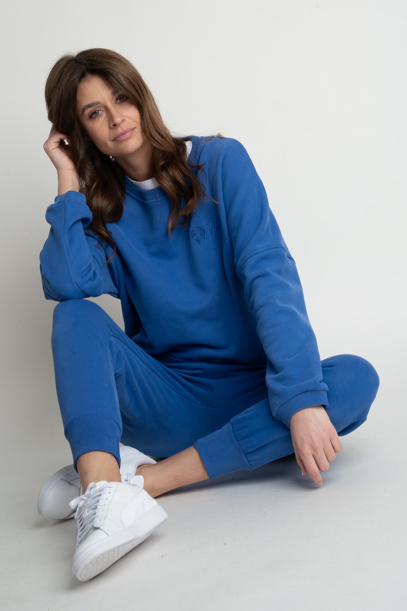 BLUZA O KROJU REGULAR FIT Z DŁUŻSZYM TYŁEM CHABROWA - COOK