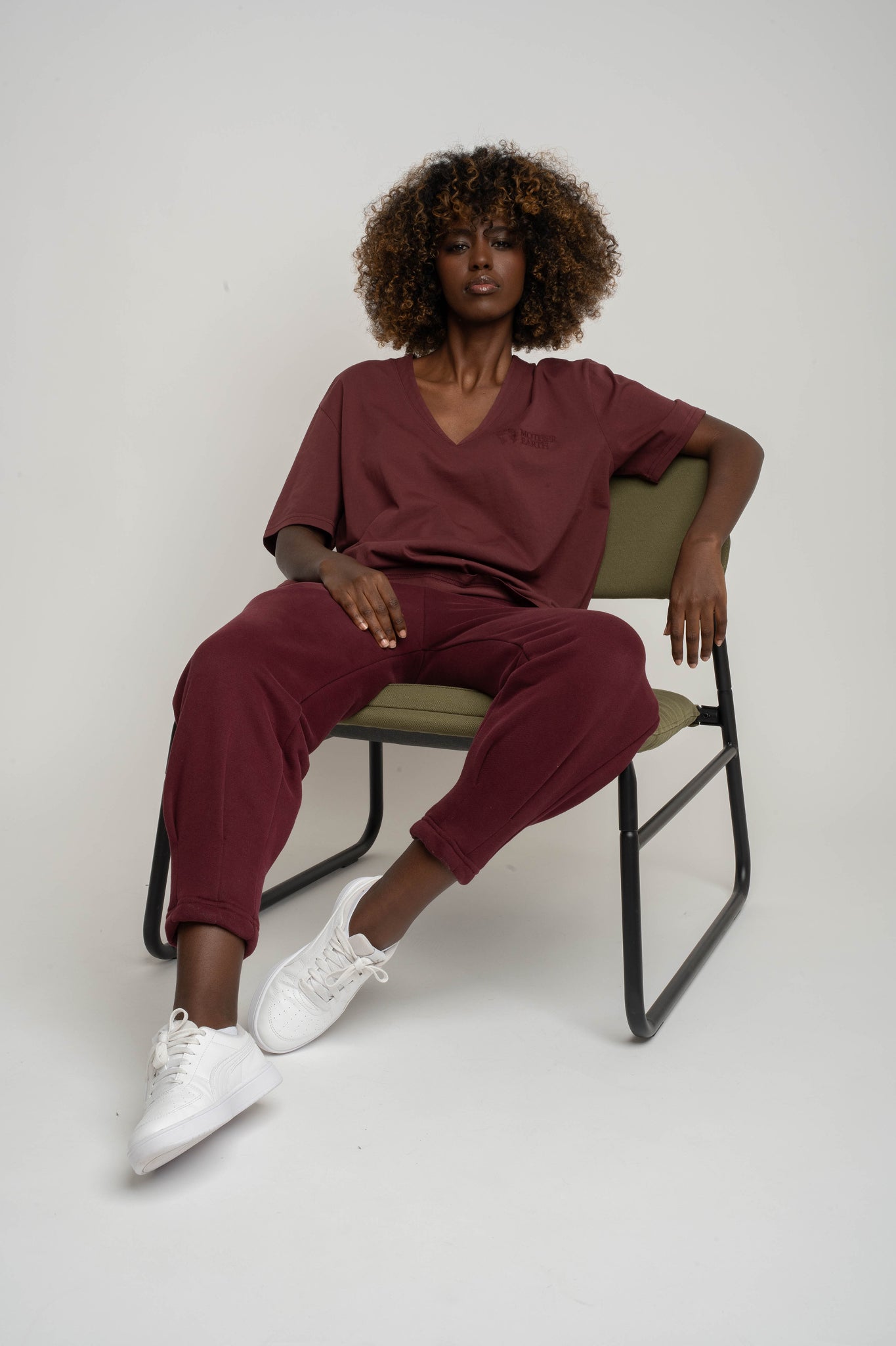 OVERSIZED T-SHIRT WITH A DELICATE WASH EFFECT, BURGUNDY - FLORES