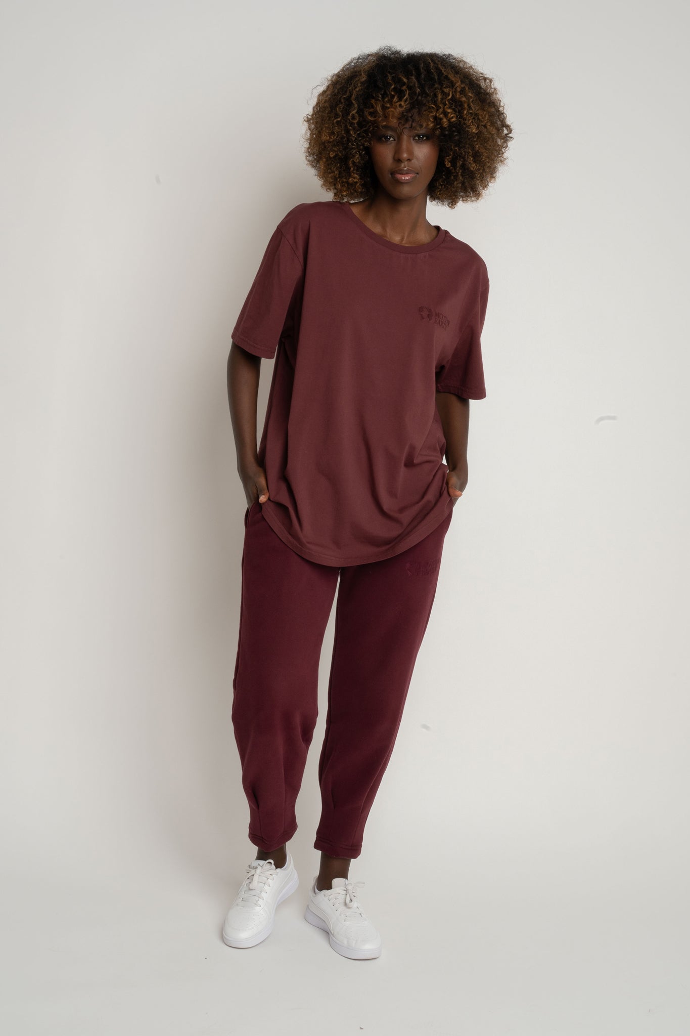 OVERSIZED T-SHIRT WITH A DELICATE WASH EFFECT, BURGUNDY - OYSTER