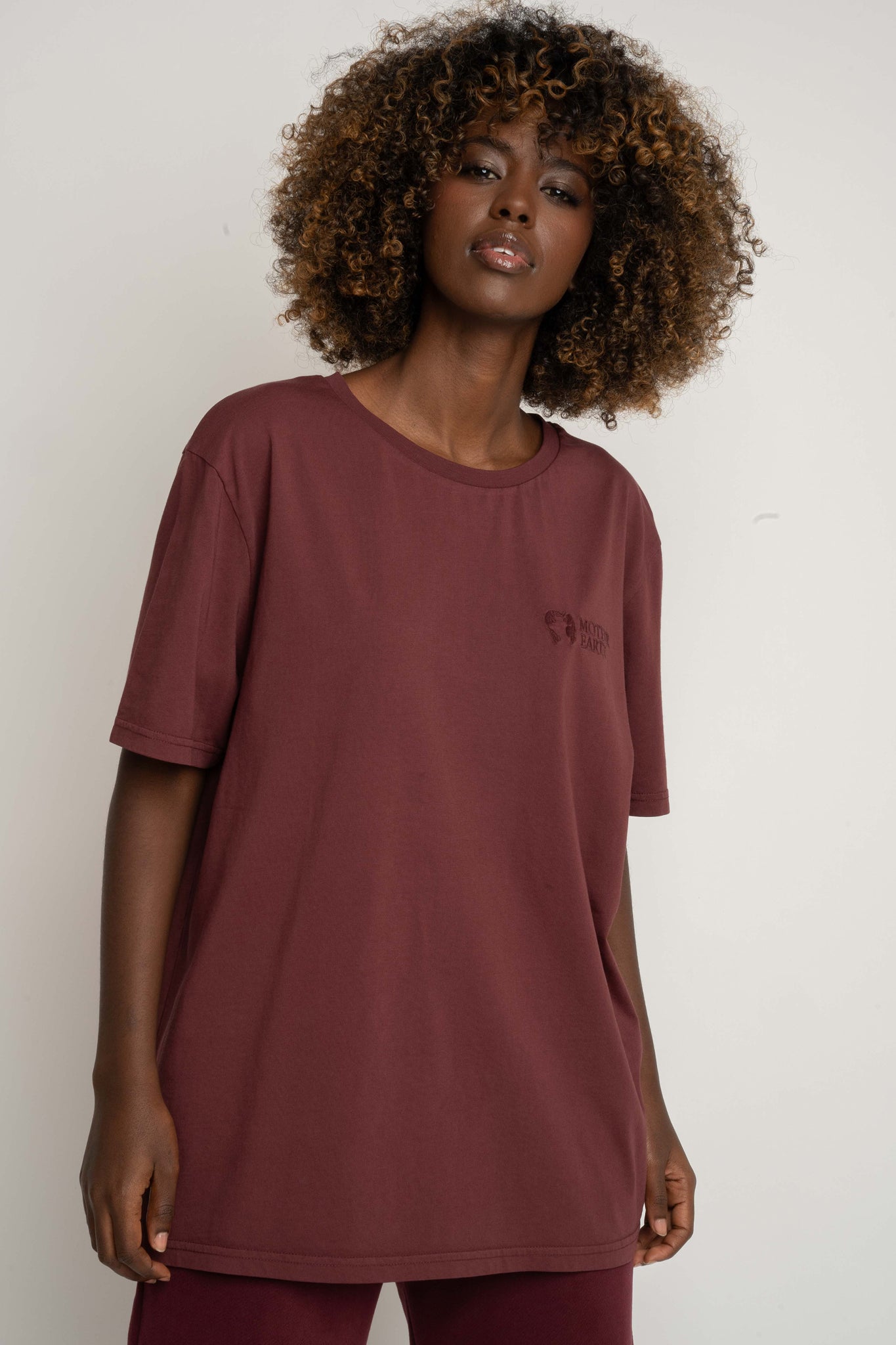 OVERSIZED T-SHIRT WITH A DELICATE WASH EFFECT, BURGUNDY - OYSTER