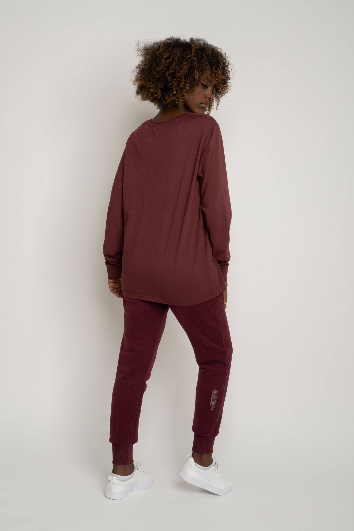 OVERSIZED LONGSLEEVE WITH A DELICATE BURGUNDY WASH EFFECT - GILI