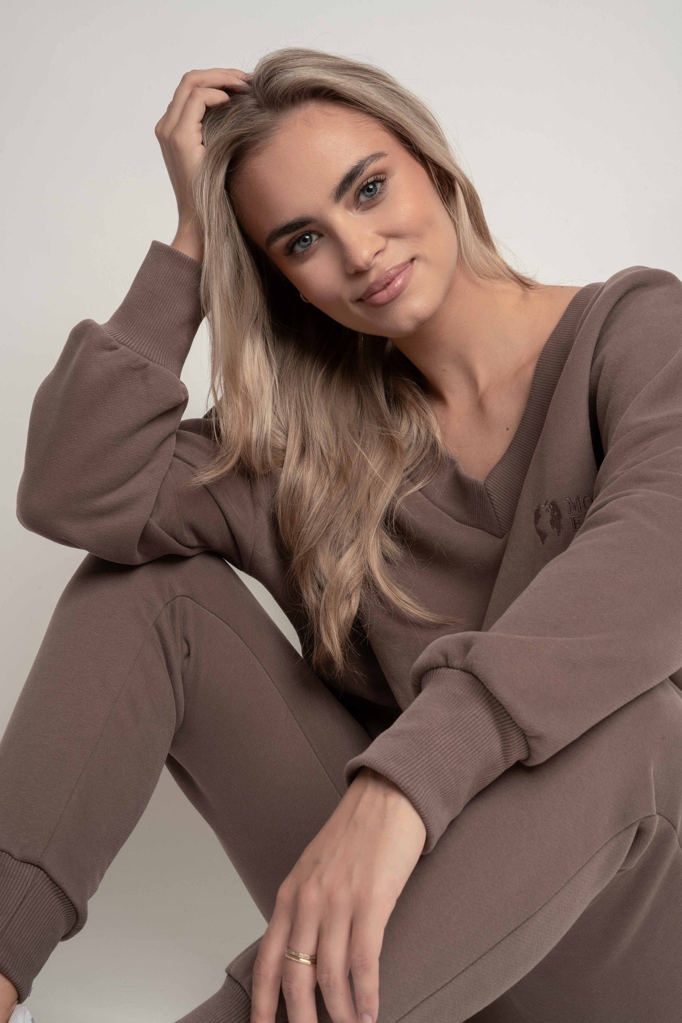 BLUZA Z DEKOLTEM OVERSIZE CAPPUCCINO - BISCOE