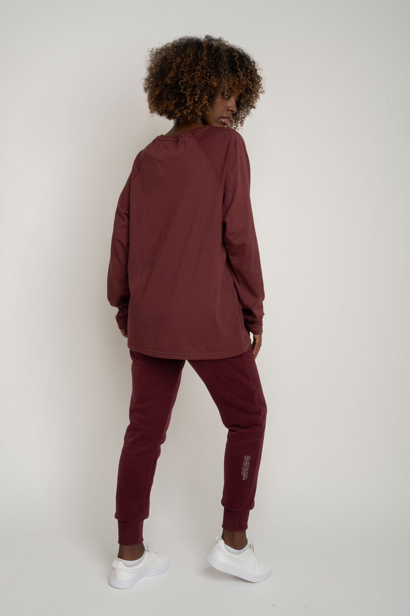 OVERSIZED LONGSLEEVE WITH A DELICATE WASH EFFECT, BURGUNDY - OBILATU