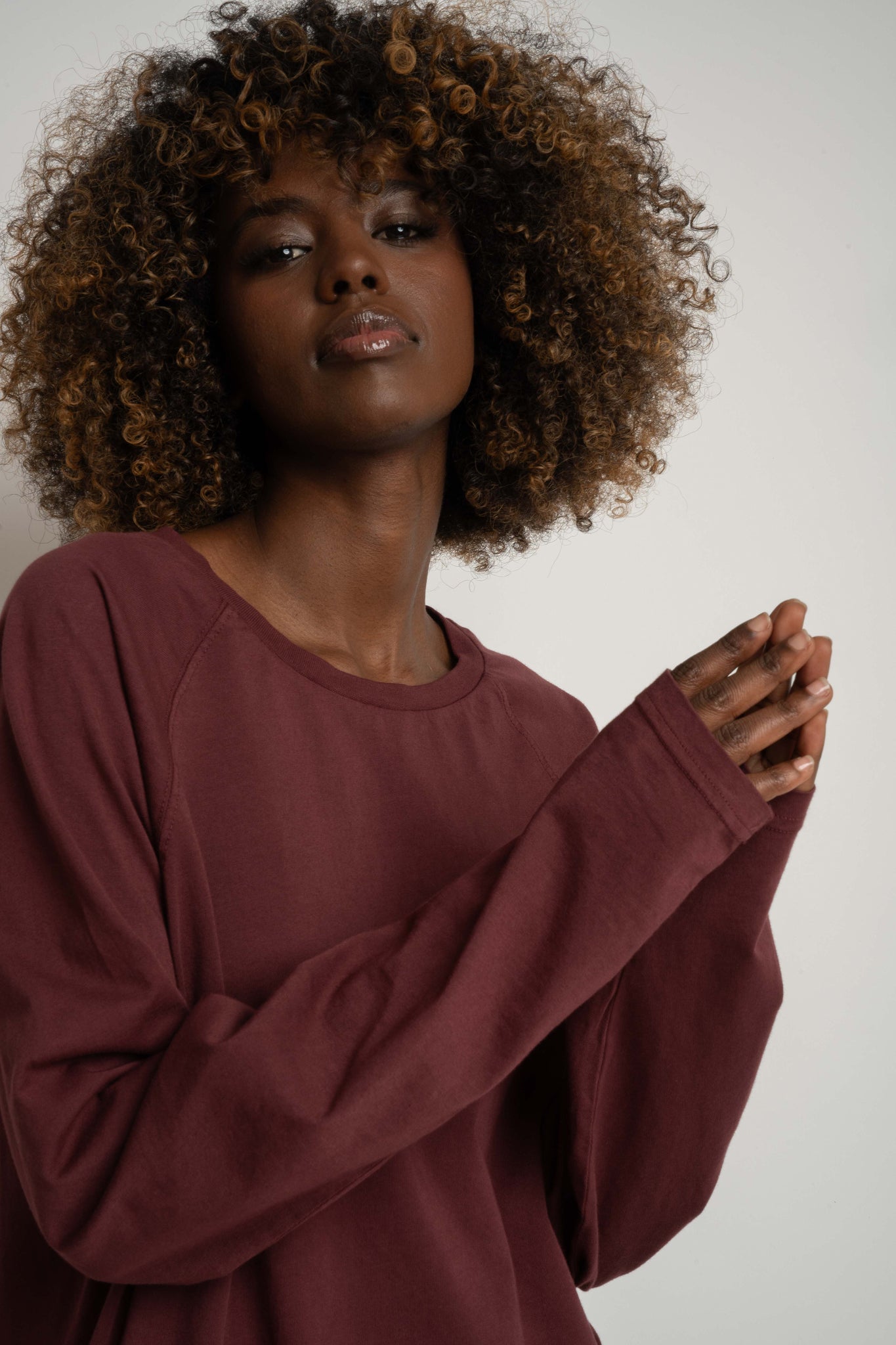 OVERSIZED LONGSLEEVE WITH A DELICATE WASH EFFECT, BURGUNDY - OBILATU