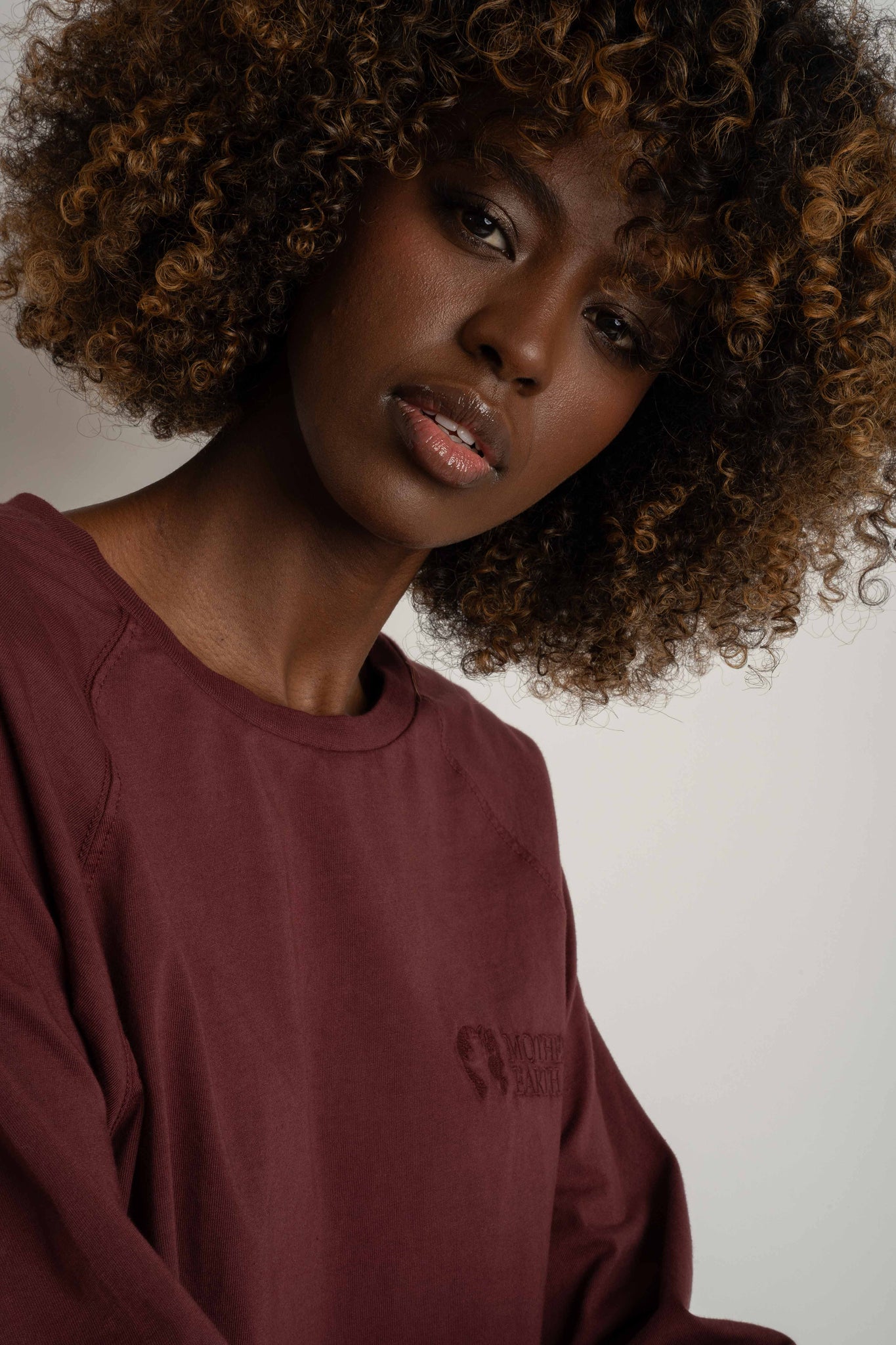 OVERSIZED LONGSLEEVE WITH A DELICATE WASH EFFECT, BURGUNDY - OBILATU