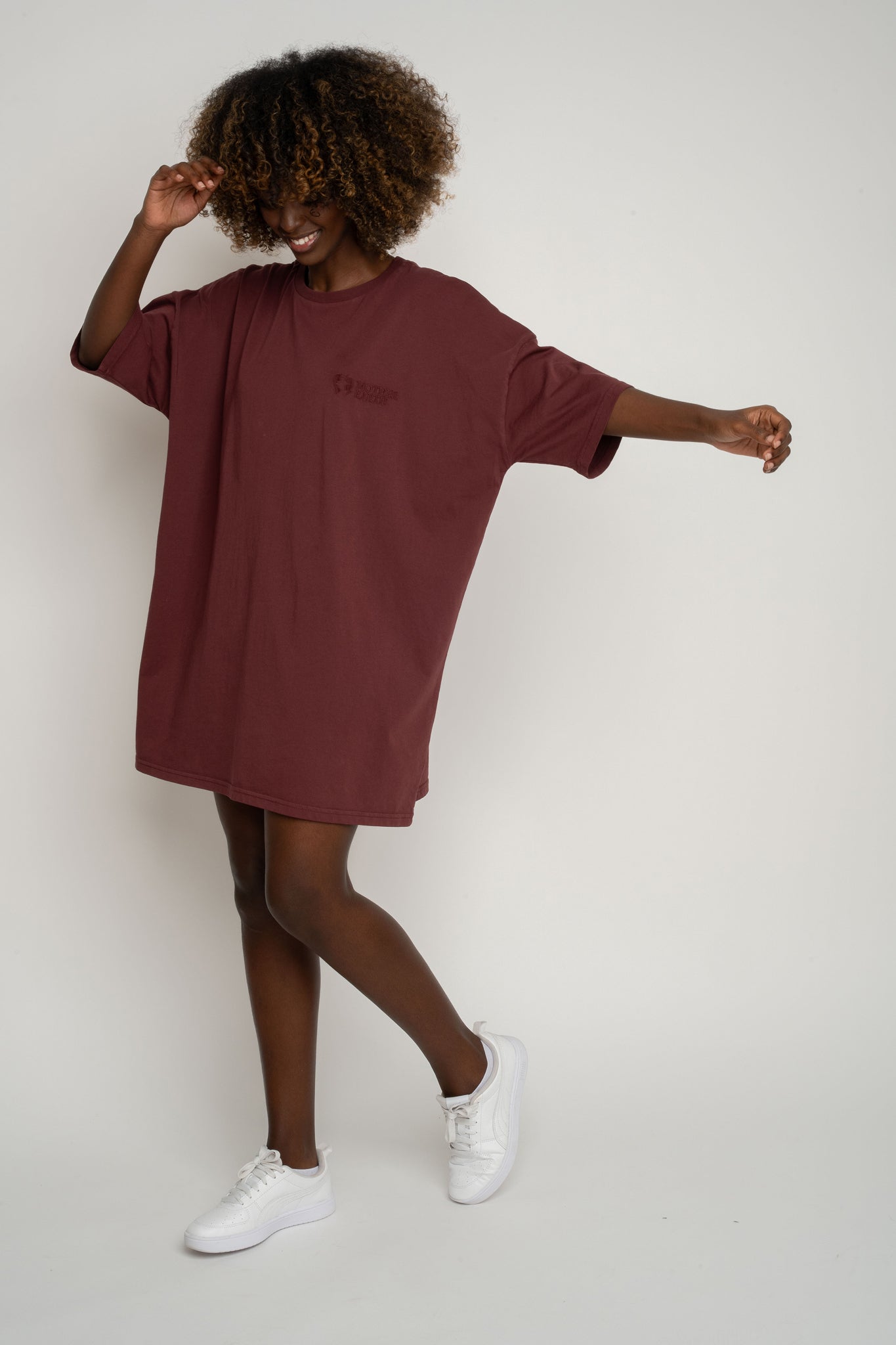 OVERSIZED T-SHIRT WITH A DELICATE WASH EFFECT, BURGUNDY - KOMODO