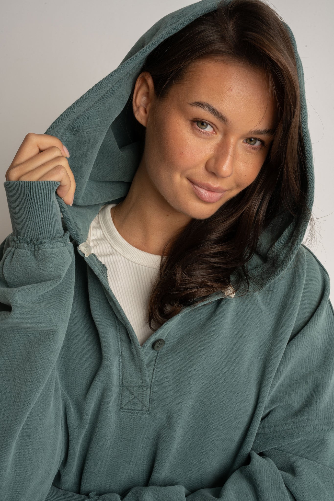 WASHED EFFECT HOODIE GREEN - LIMFJORD