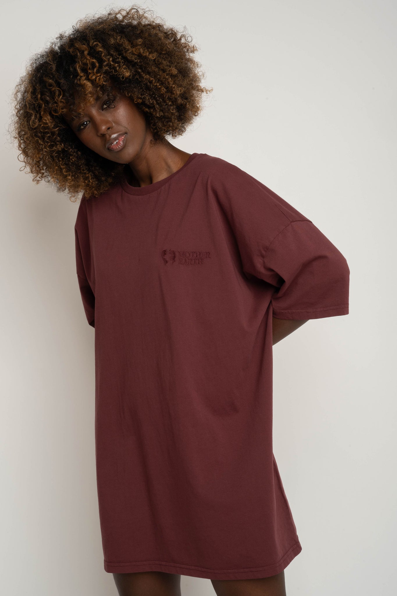 OVERSIZED T-SHIRT WITH A DELICATE WASH EFFECT, BURGUNDY - KOMODO