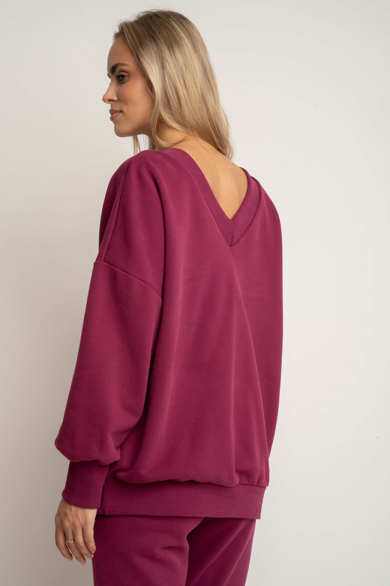 BLUZA Z DEKOLTEM OVERSIZE BURGUNDOWA - BISCOE