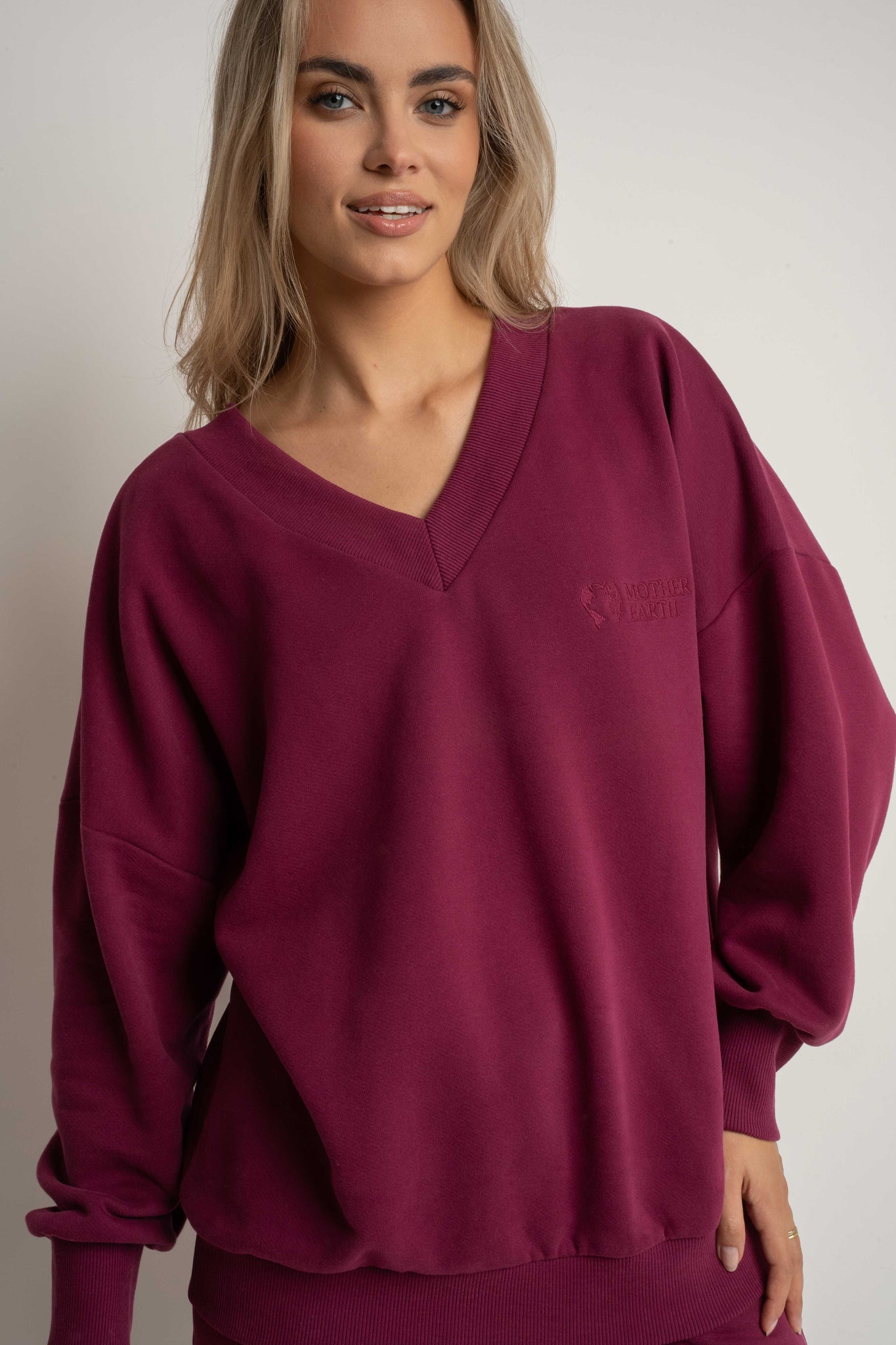 BLUZA Z DEKOLTEM OVERSIZE BURGUNDOWA - BISCOE