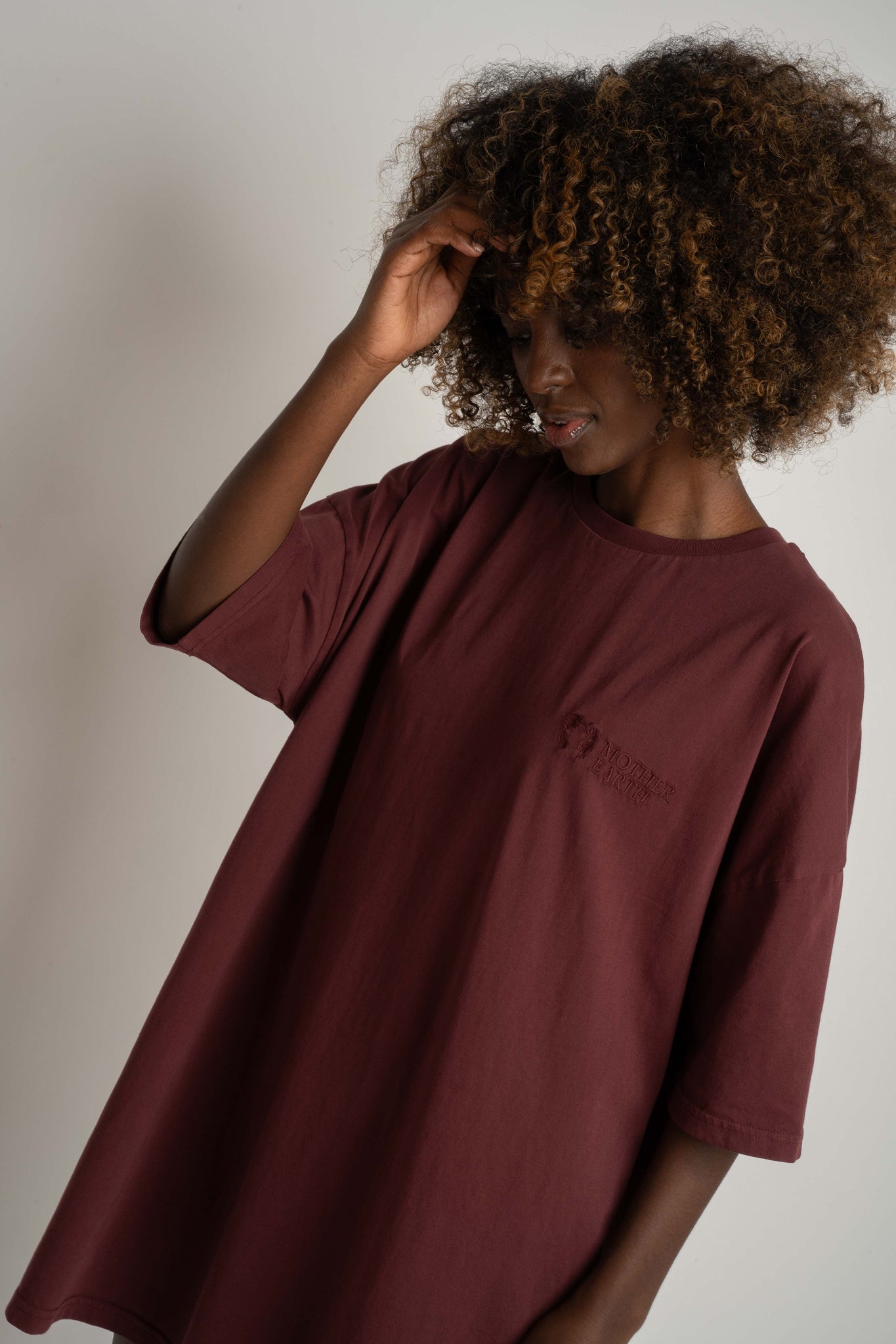 OVERSIZED T-SHIRT WITH A DELICATE WASH EFFECT, BURGUNDY - KOMODO