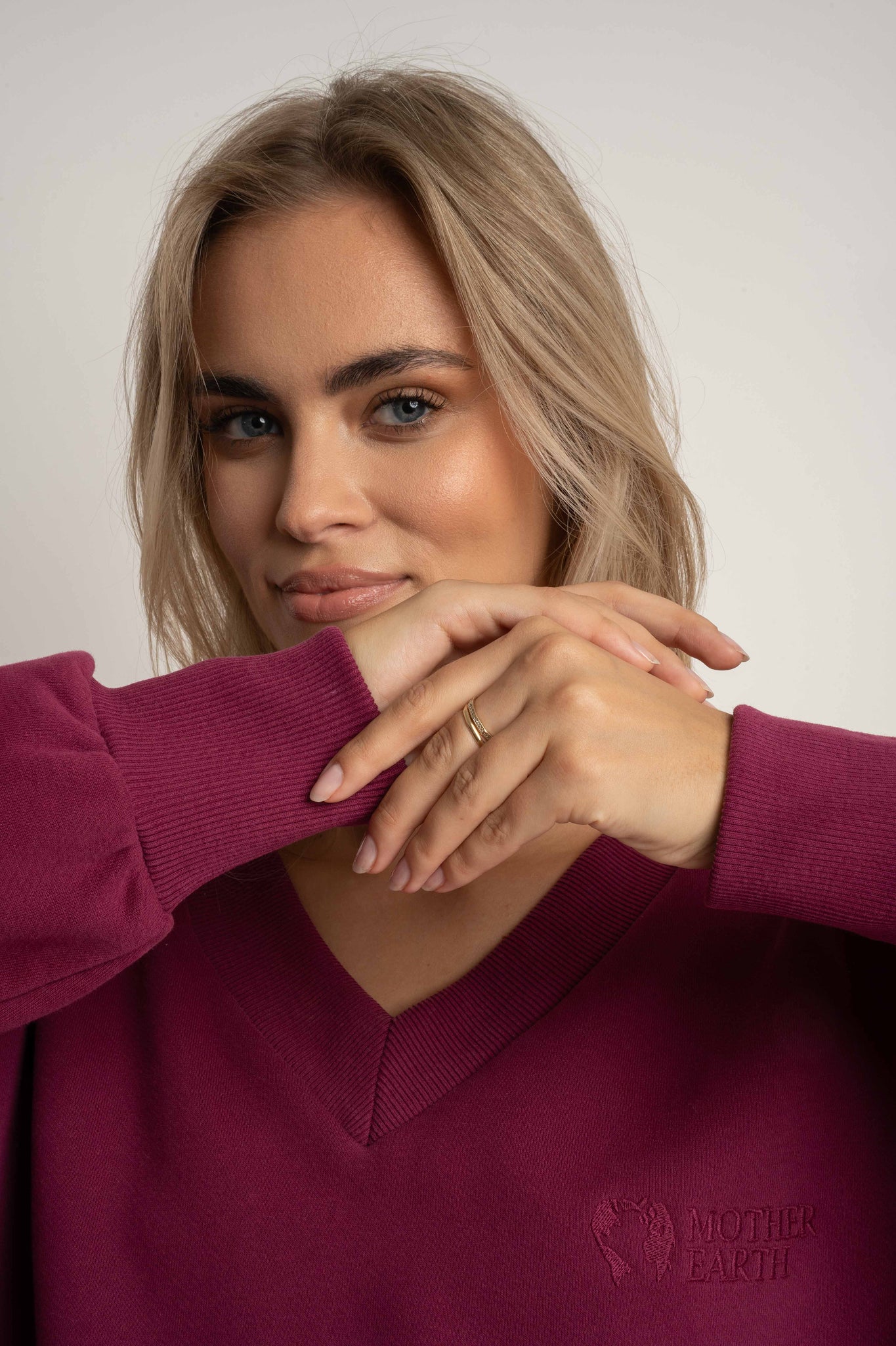 BLUZA Z DEKOLTEM OVERSIZE BURGUNDOWA - BISCOE