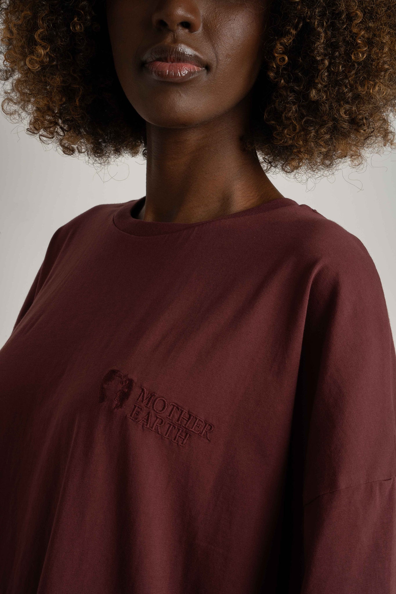 OVERSIZED T-SHIRT WITH A DELICATE WASH EFFECT, BURGUNDY - KOMODO