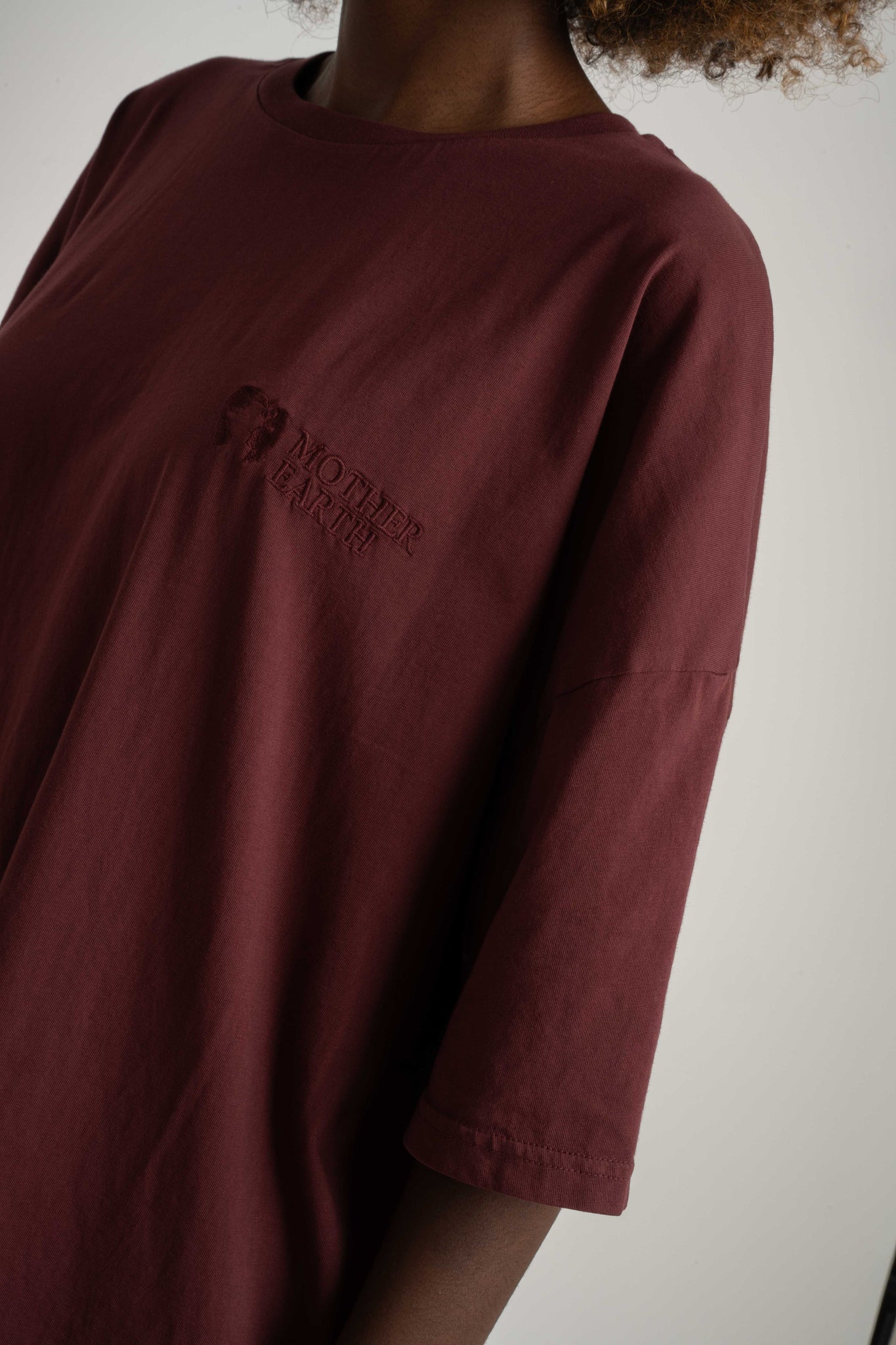 OVERSIZED T-SHIRT WITH A DELICATE WASH EFFECT, BURGUNDY - KOMODO