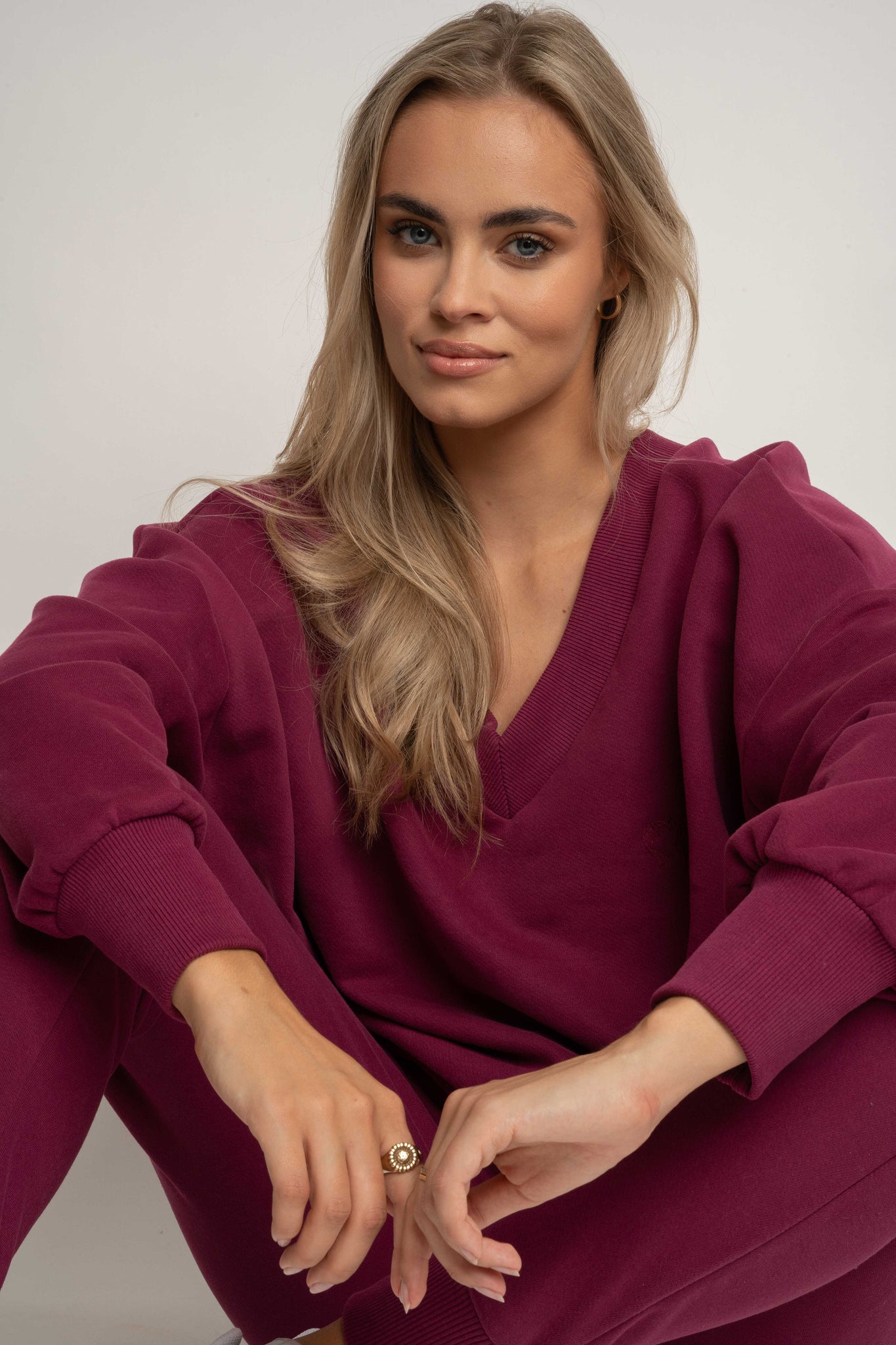 BLUZA Z DEKOLTEM OVERSIZE BURGUNDOWA - BISCOE