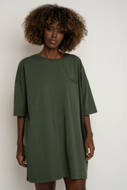 T-SHIRT OVERSIZE Z DELIKATNYM EFEKTEM SPRANIA ZIELONY - KOMODO