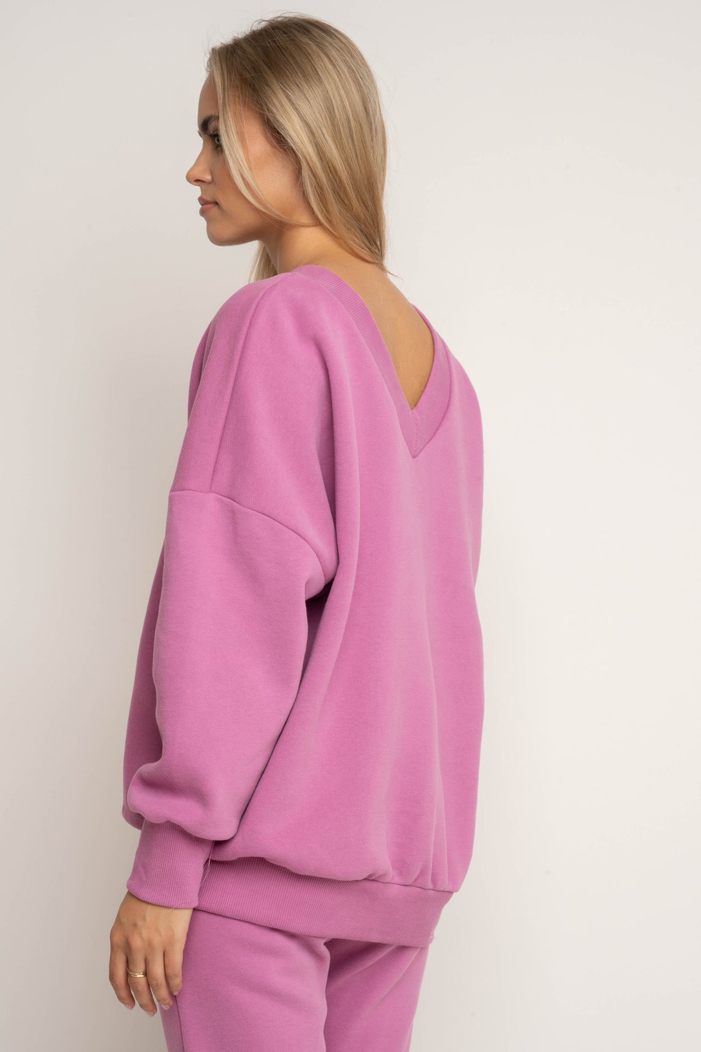 BLUZA Z DEKOLTEM OVERSIZE CUKIERKOWY RÓŻ - BISCOE