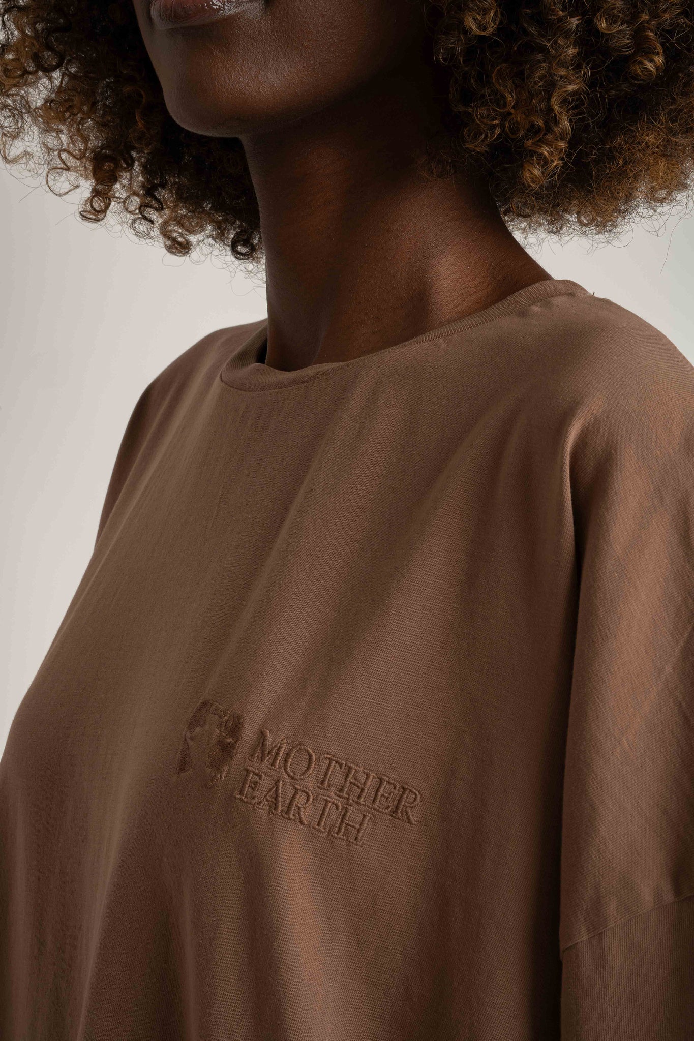 OVERSIZED T-SHIRT WITH A SUBSTANTIAL WASHED EFFECT BROWN - KOMODO