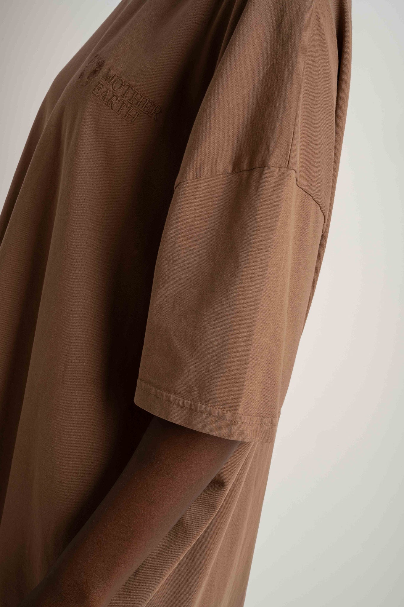 OVERSIZED T-SHIRT WITH A SUBSTANTIAL WASHED EFFECT BROWN - KOMODO
