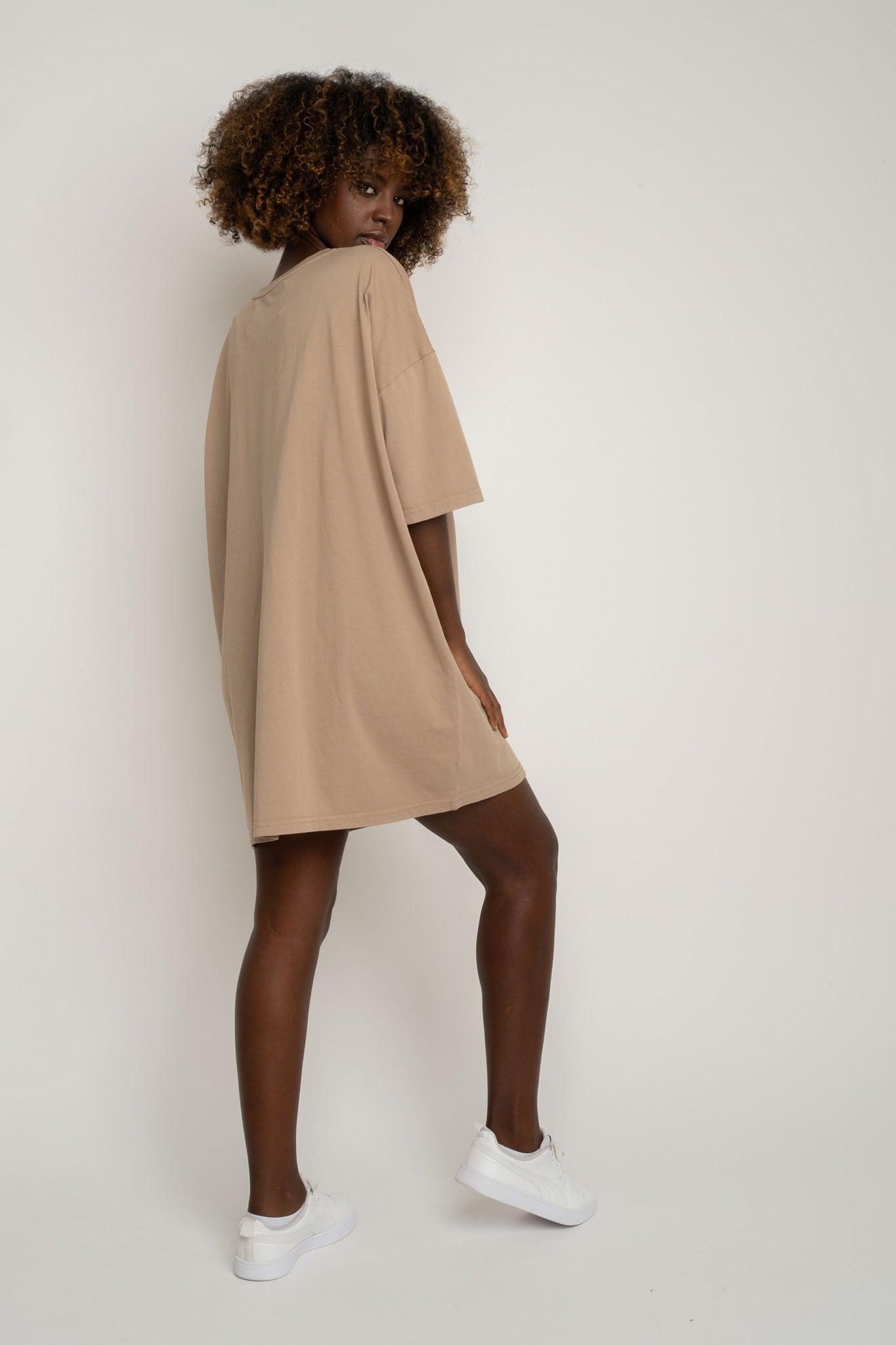 OVERSIZED T-SHIRT WITH A DELICATE WASH EFFECT, BEIGE - KOMODO