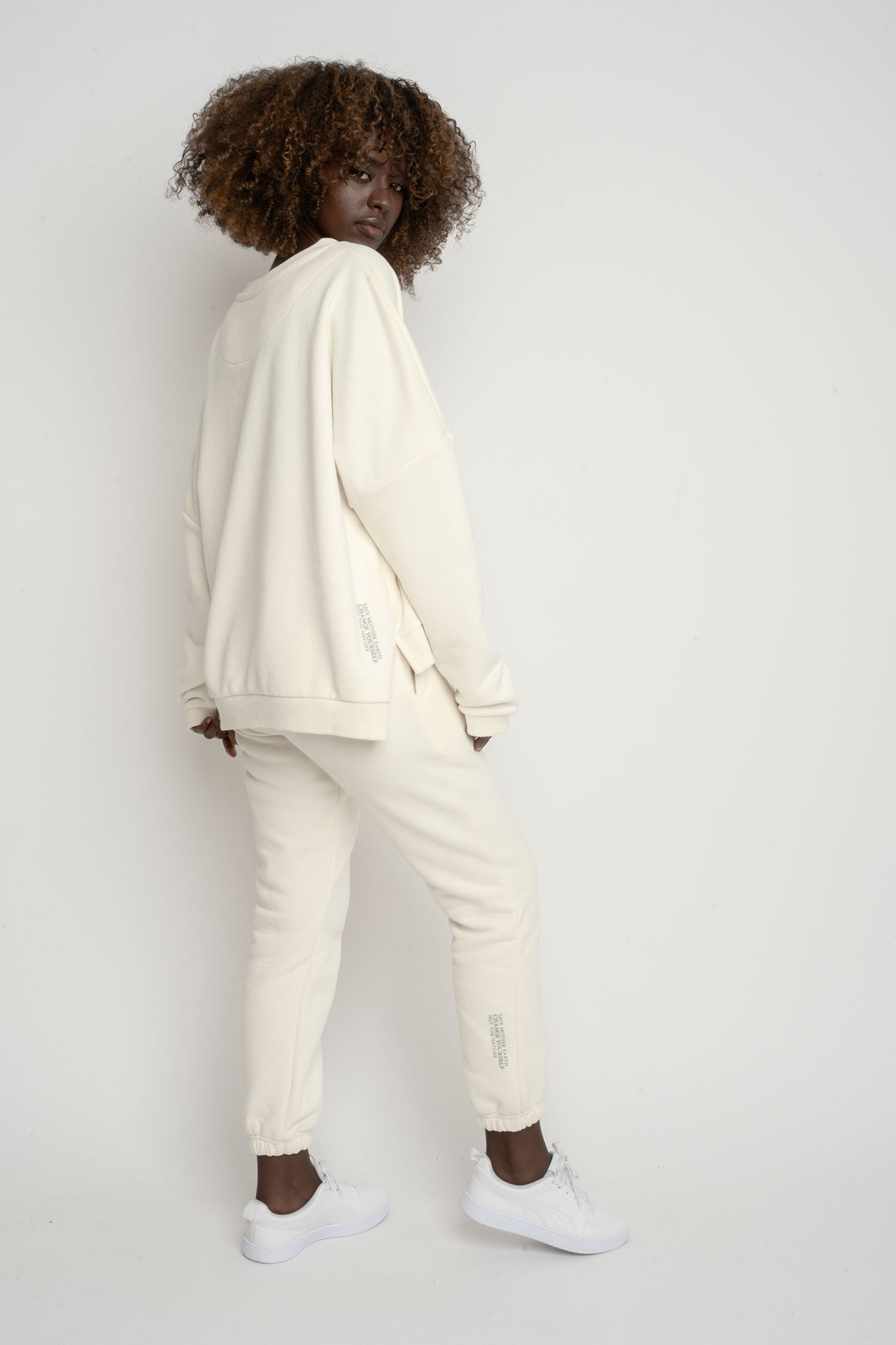 BLUZA O KROJU REGULAR FIT Z DŁUŻSZYM TYŁEM 2nd DROP ECRU - COOK