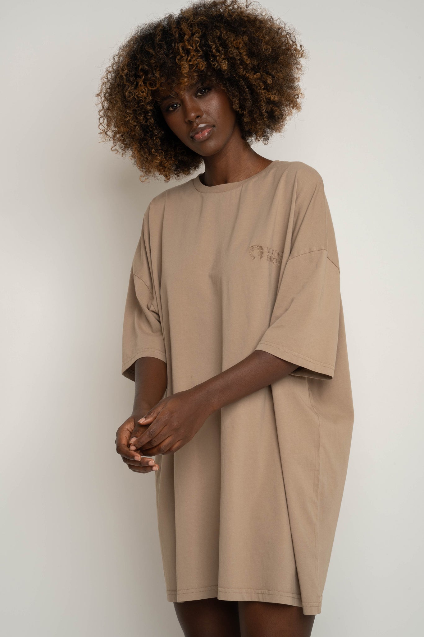 OVERSIZED T-SHIRT WITH A DELICATE WASH EFFECT, BEIGE - KOMODO