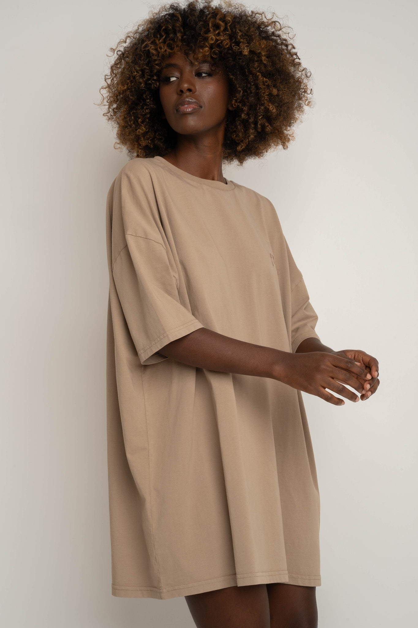 OVERSIZED T-SHIRT WITH A DELICATE WASH EFFECT, BEIGE - KOMODO