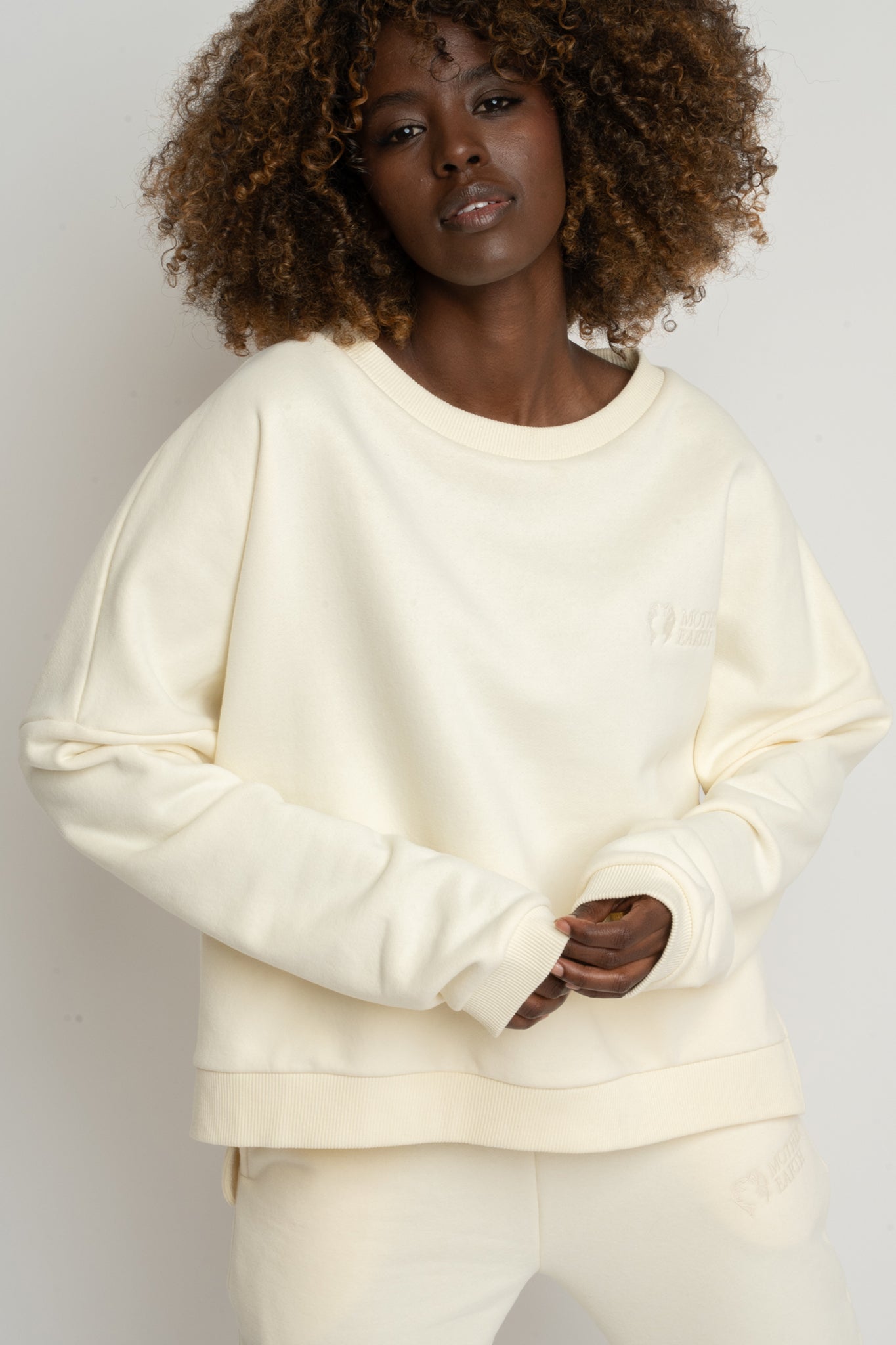 BLUZA O KROJU REGULAR FIT Z DŁUŻSZYM TYŁEM ECRU- COOK