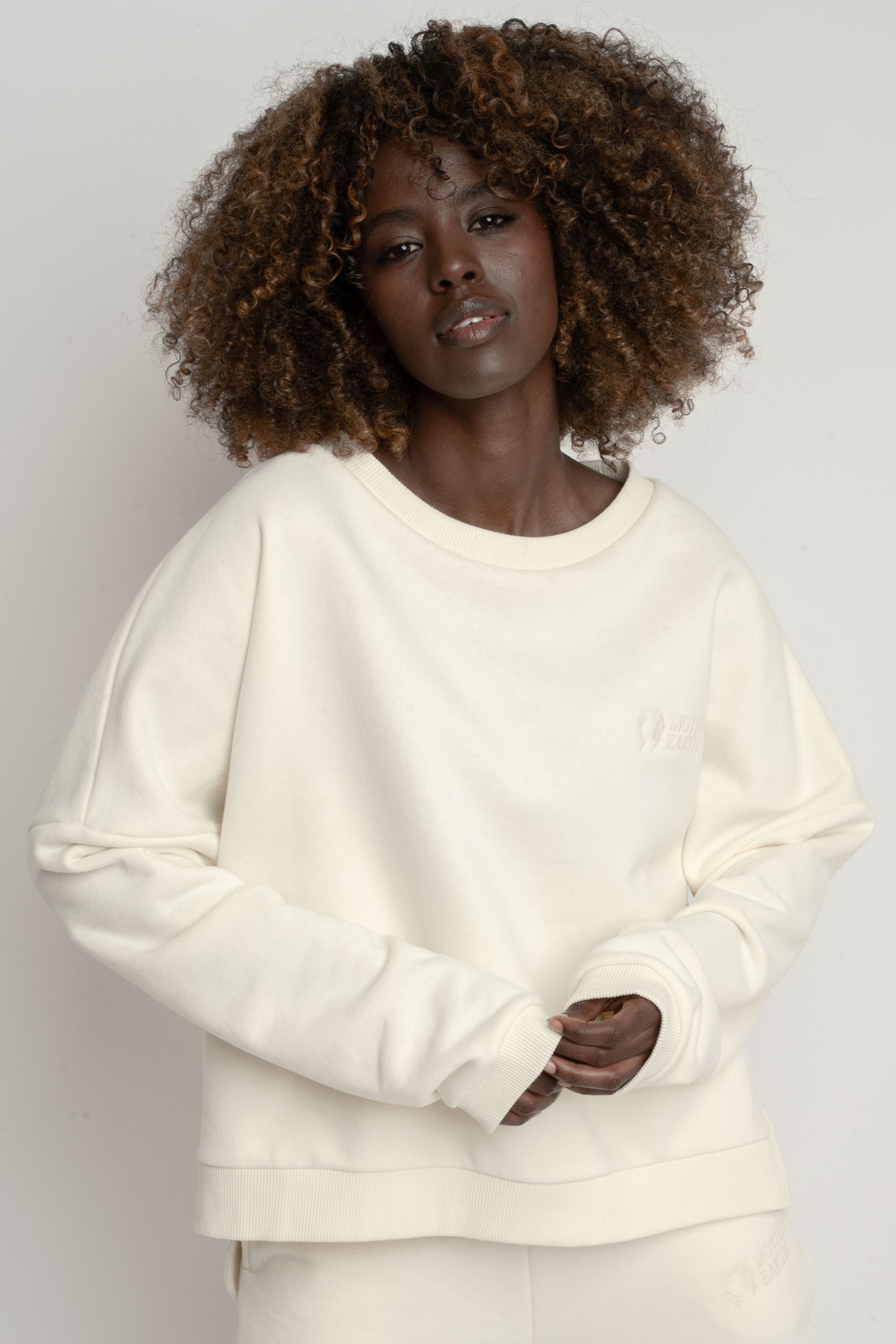 BLUZA O KROJU REGULAR FIT Z DŁUŻSZYM TYŁEM 2nd DROP ECRU - COOK