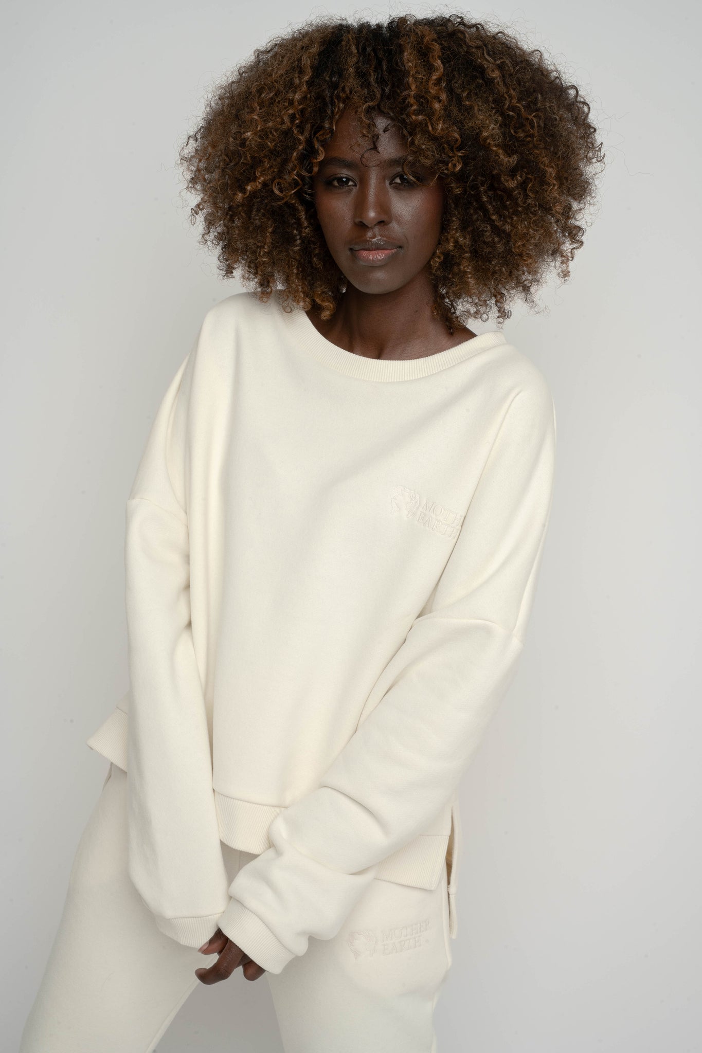 BLUZA O KROJU REGULAR FIT Z DŁUŻSZYM TYŁEM 2nd DROP ECRU - COOK