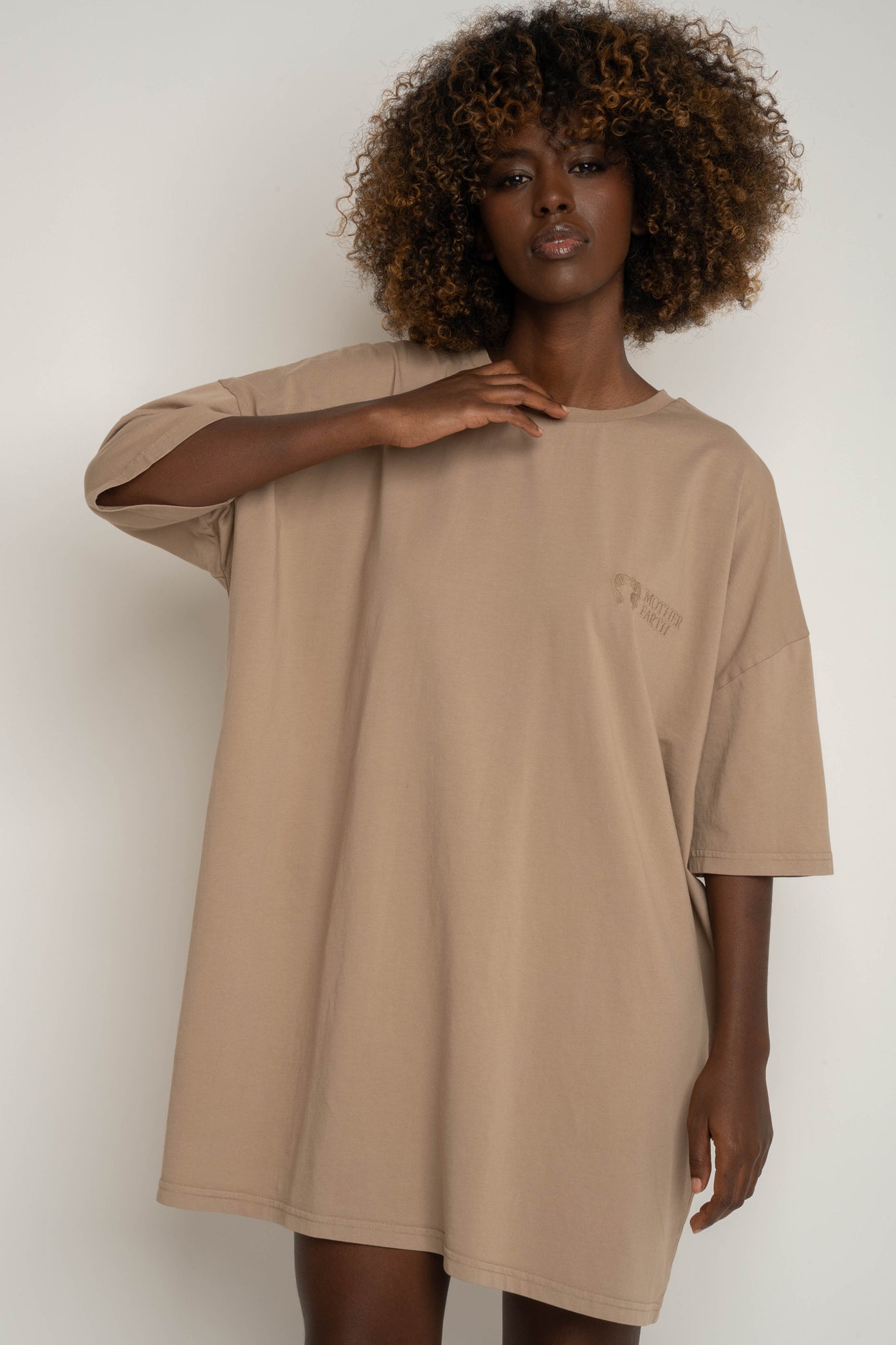 OVERSIZED T-SHIRT WITH A DELICATE WASH EFFECT, BEIGE - KOMODO