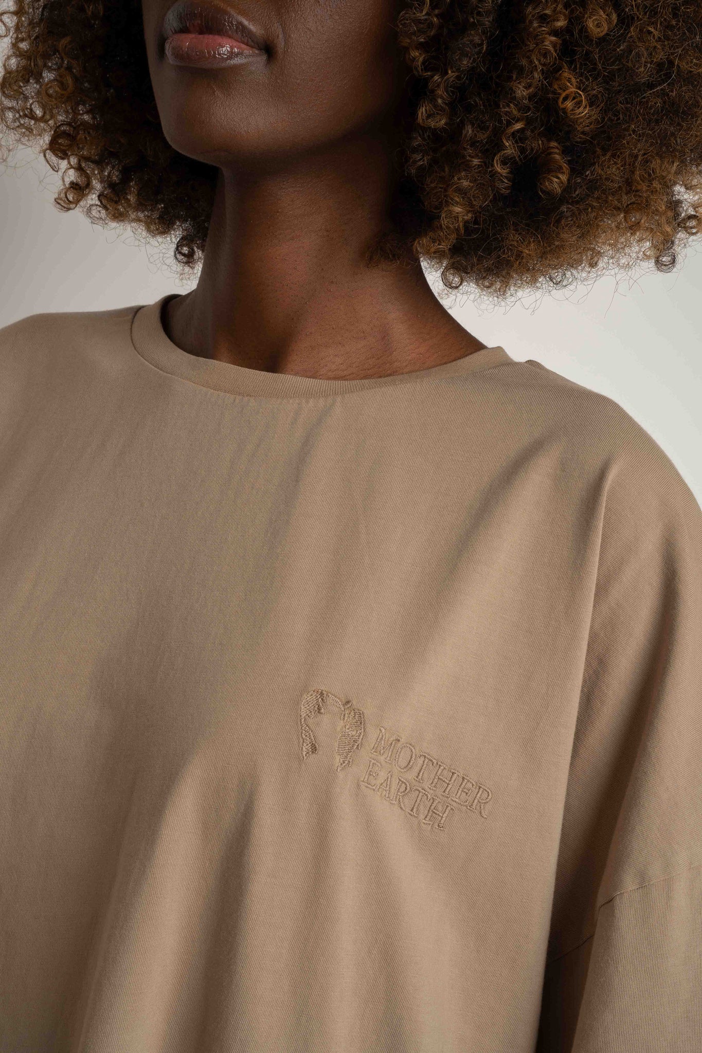 OVERSIZED T-SHIRT WITH A DELICATE WASH EFFECT, BEIGE - KOMODO