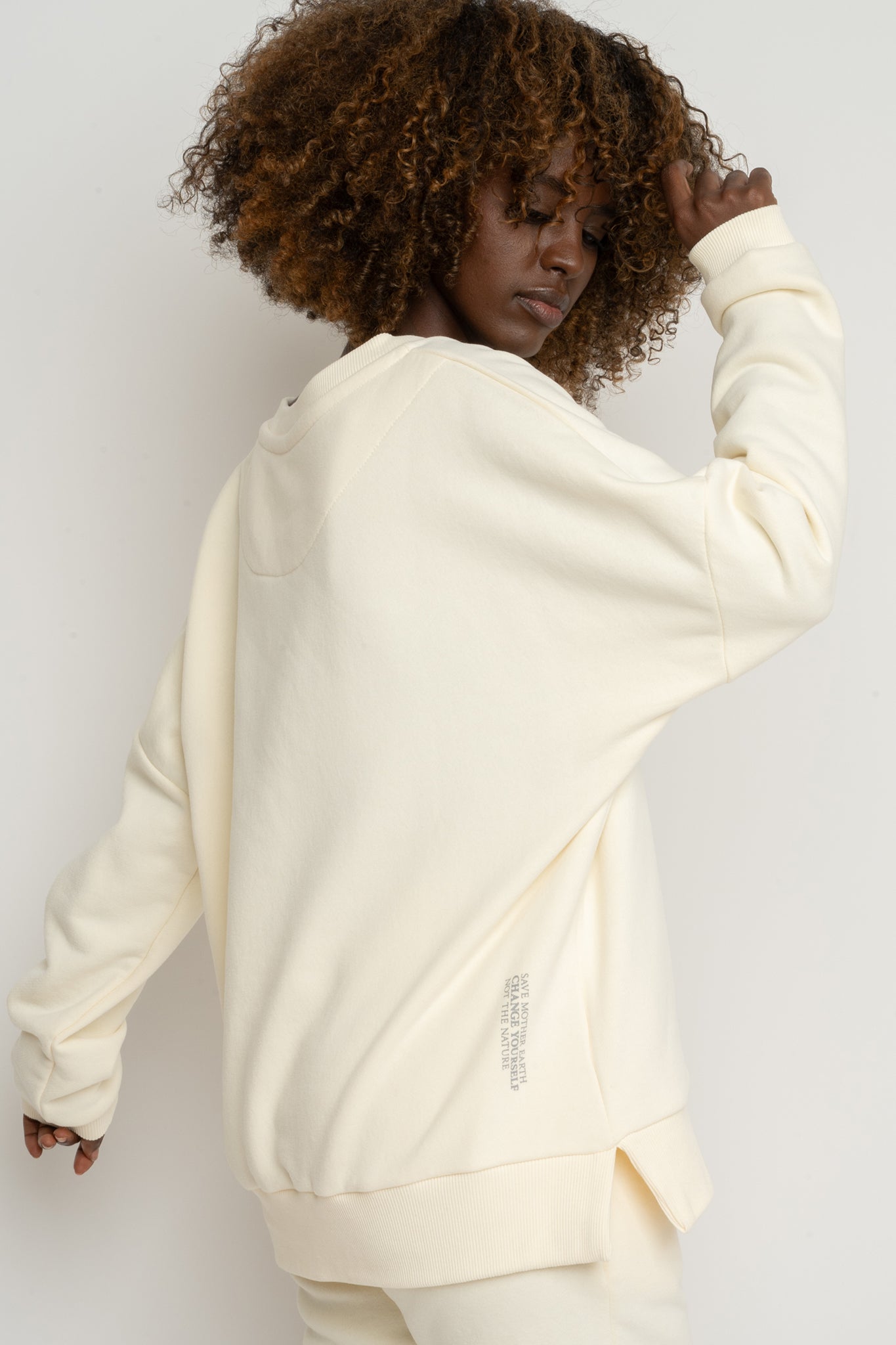 BLUZA OVERSIZE Z SZEROKIM DEKOLTEM ECRU - MULL